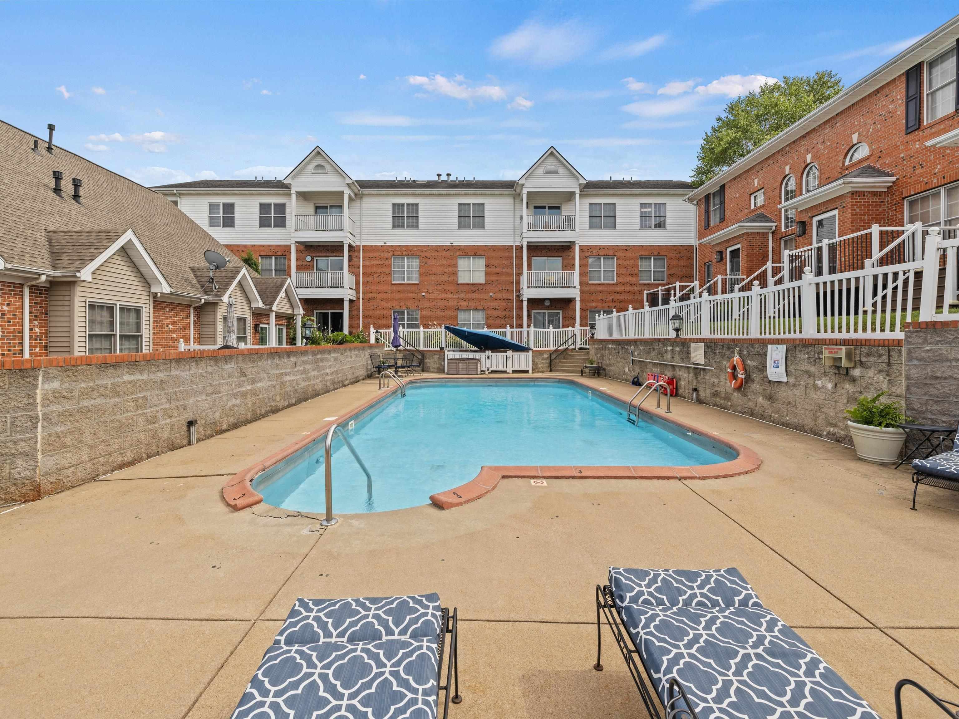 921 1st Street, Owensboro, Kentucky 42301-0687, 2 Bedrooms Bedrooms, ,2 BathroomsBathrooms,Condominium,For Sale,1st Street,92800