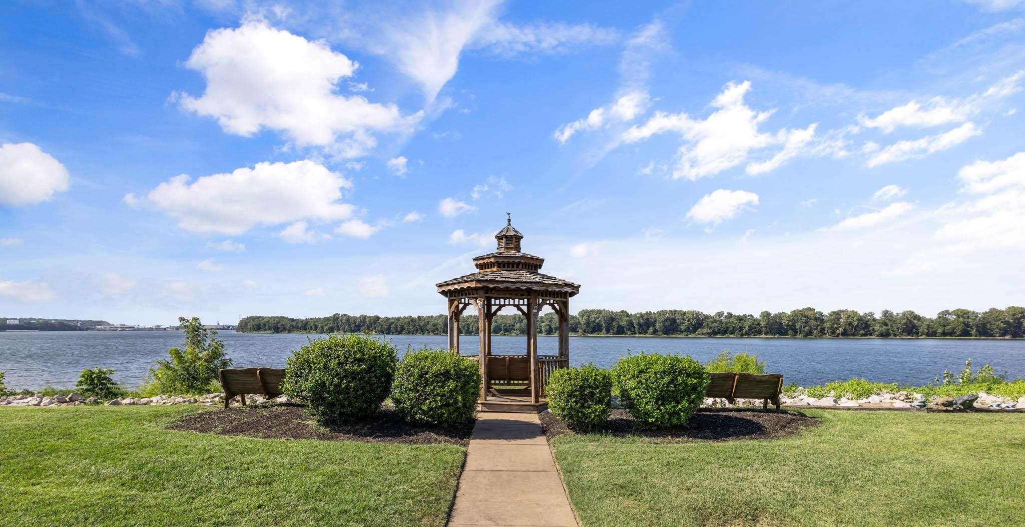 921 1st Street, Owensboro, Kentucky 42301-0687, 2 Bedrooms Bedrooms, ,2 BathroomsBathrooms,Condominium,For Sale,1st Street,92800