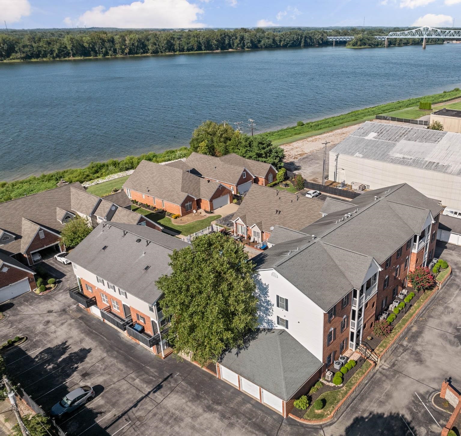 921 1st Street, Owensboro, Kentucky 42301-0687, 2 Bedrooms Bedrooms, ,2 BathroomsBathrooms,Condominium,For Sale,1st Street,92800