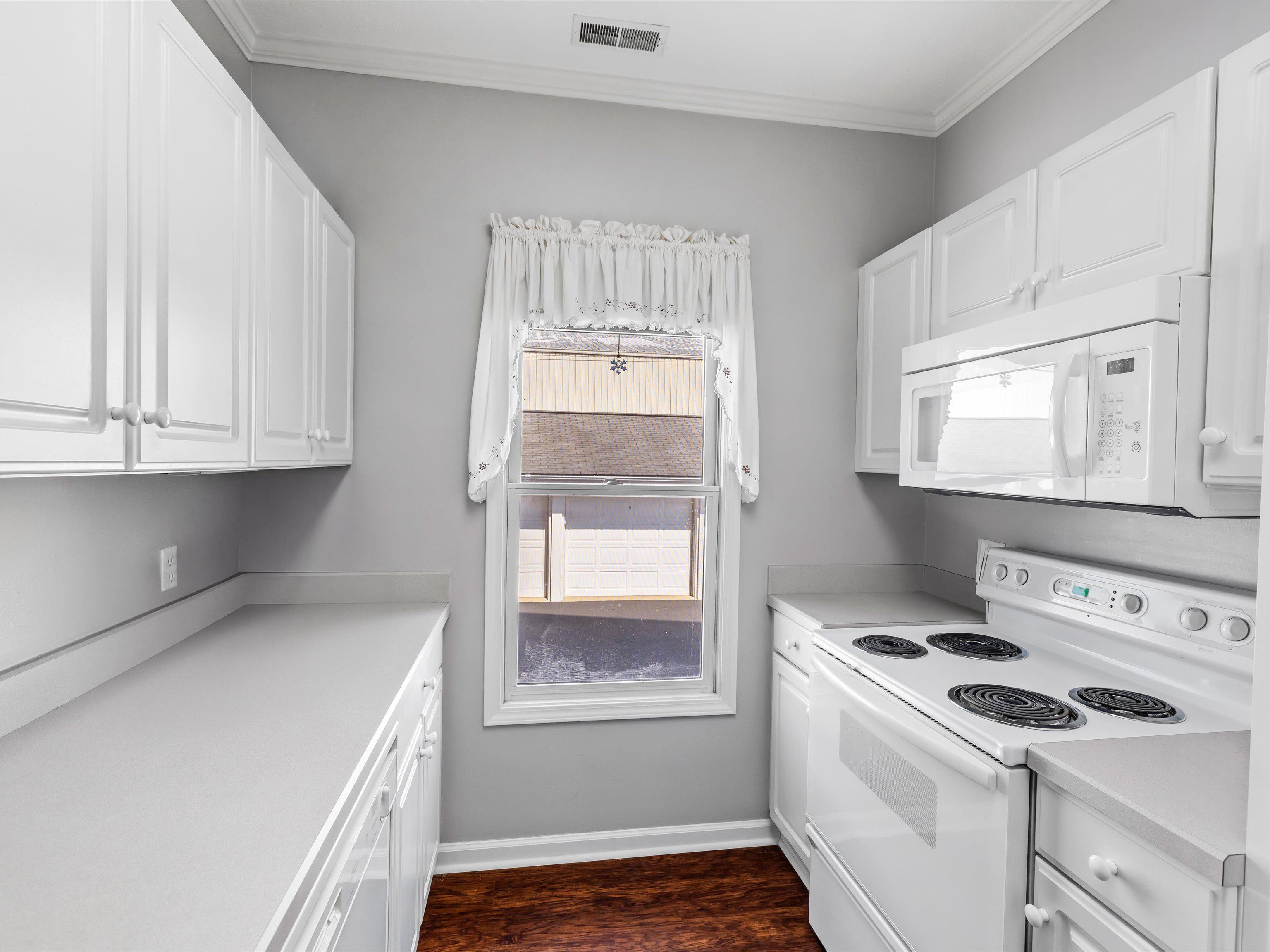 921 1st Street, Owensboro, Kentucky 42301-0687, 2 Bedrooms Bedrooms, ,2 BathroomsBathrooms,Condominium,For Sale,1st Street,92800