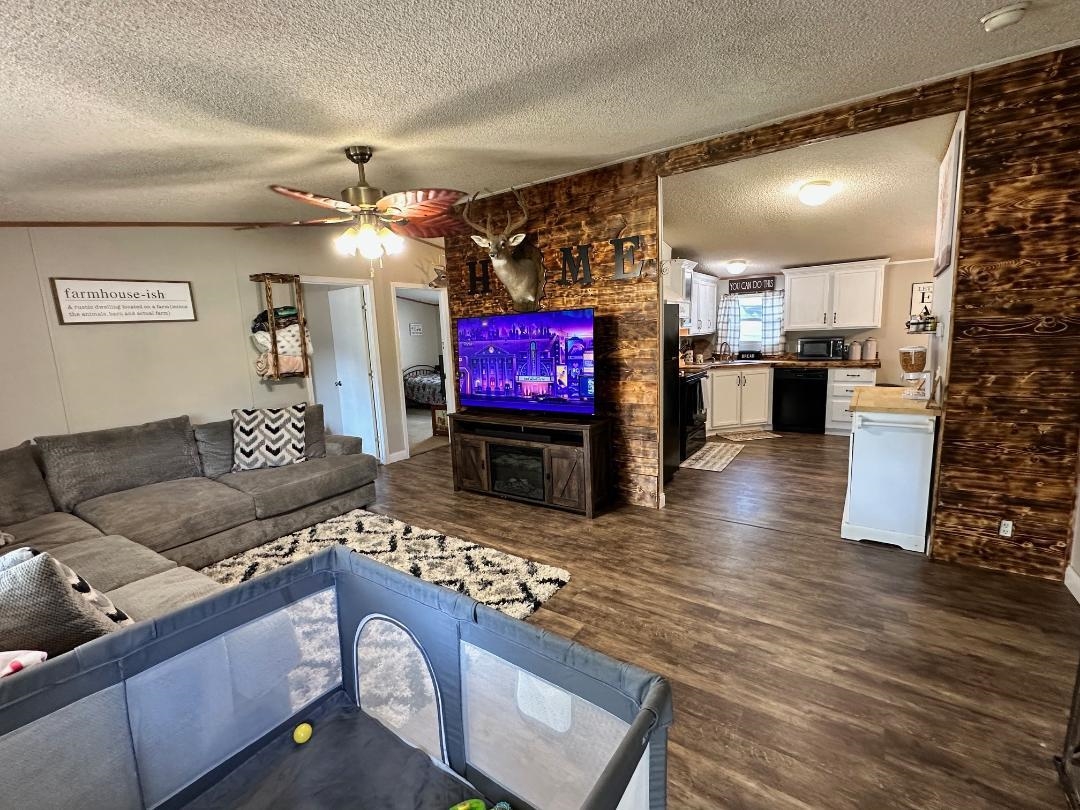 1012 Fentress Lookout Rd, Falls of Rough, Kentucky 40119, 3 Bedrooms Bedrooms, ,2 BathroomsBathrooms,Manufactured Home,For Sale,Fentress Lookout Rd,92807