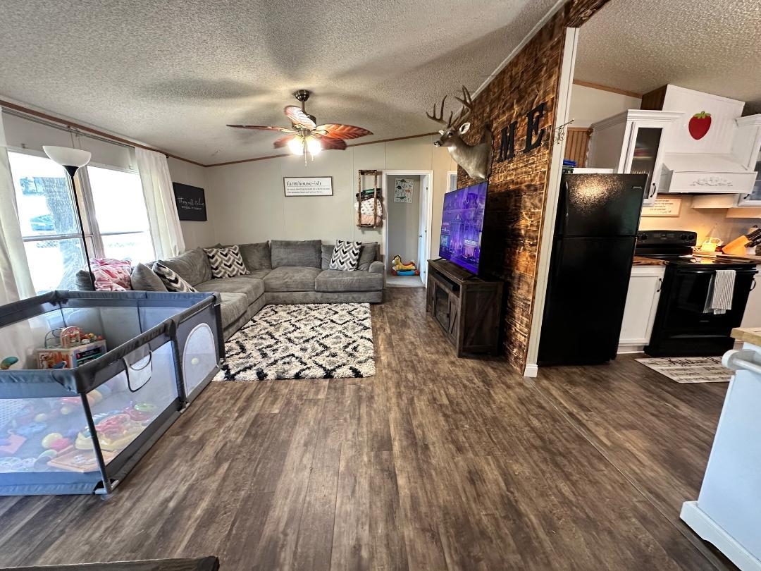 1012 Fentress Lookout Rd, Falls of Rough, Kentucky 40119, 3 Bedrooms Bedrooms, ,2 BathroomsBathrooms,Manufactured Home,For Sale,Fentress Lookout Rd,92807