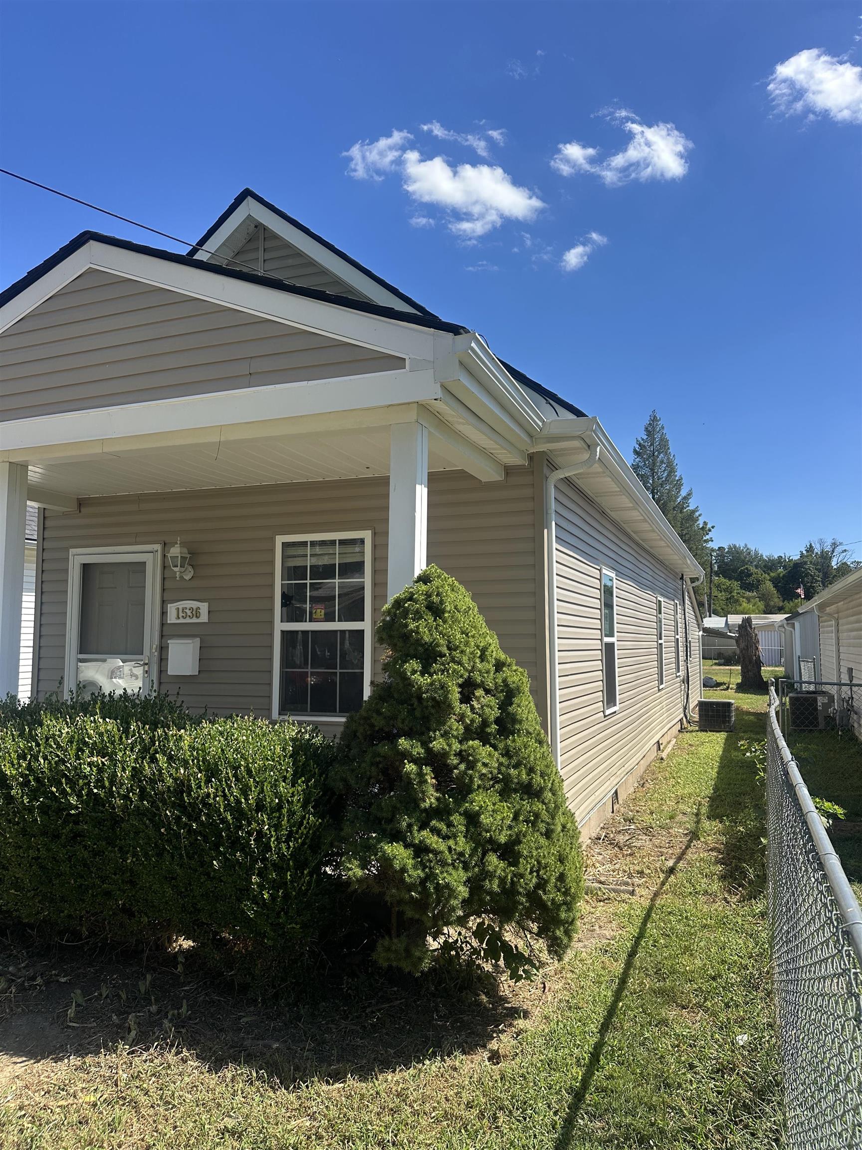 1536 20th St, Owensboro, Kentucky 42303, 2 Bedrooms Bedrooms, ,1 BathroomBathrooms,Single Family Residence,For Sale,20th St,92956