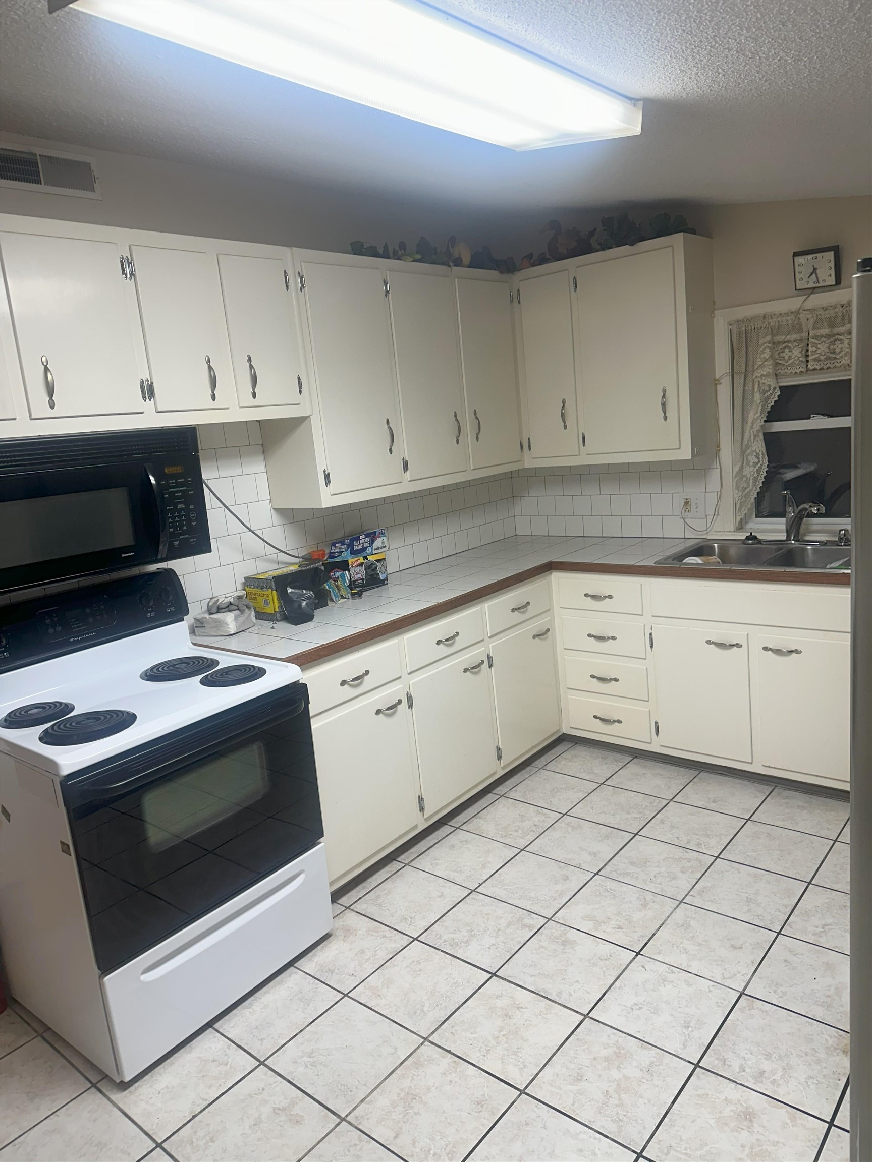 1536 20th St, Owensboro, Kentucky 42303, 2 Bedrooms Bedrooms, ,1 BathroomBathrooms,Single Family Residence,For Sale,20th St,92956