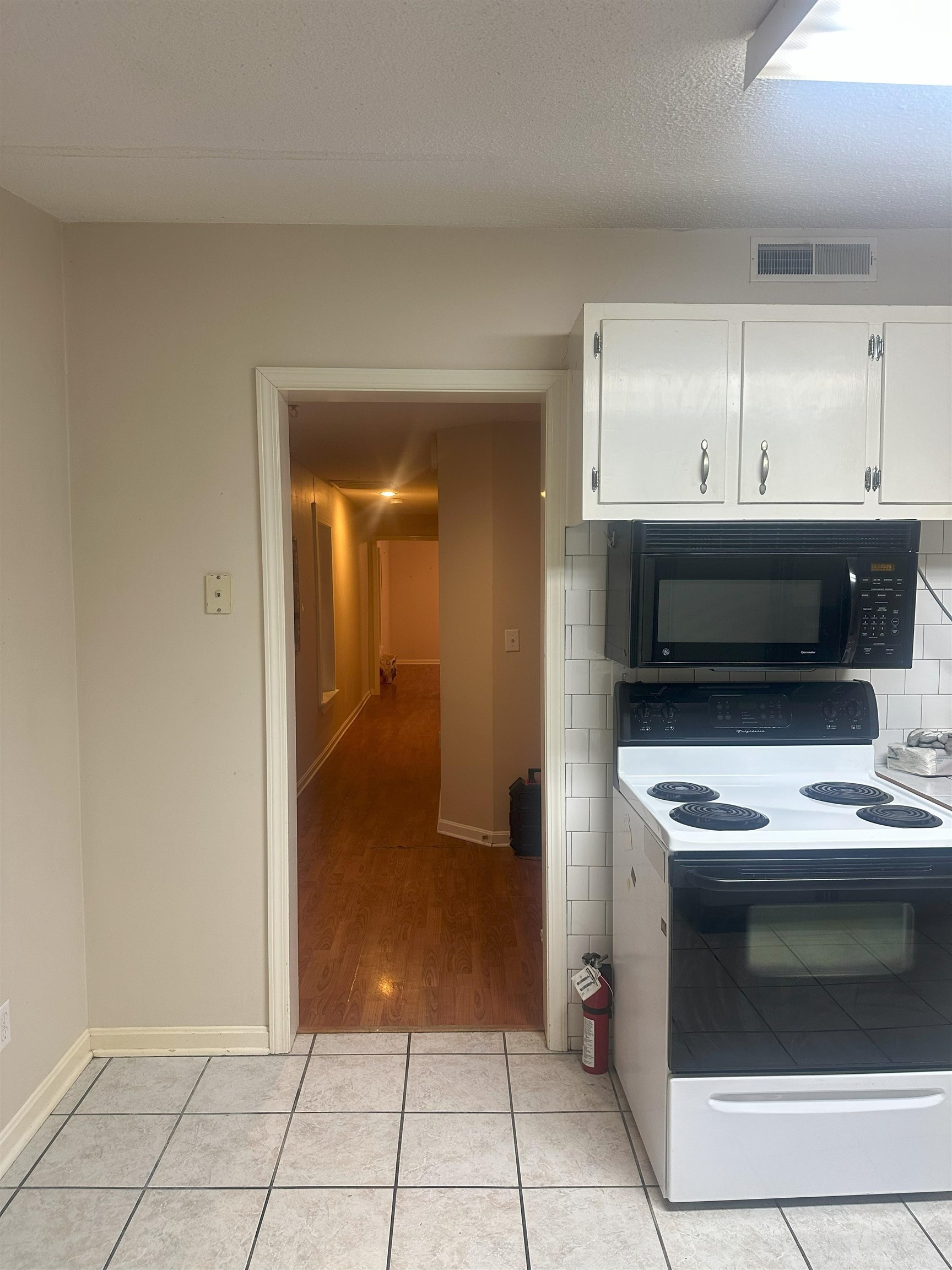 1536 20th St, Owensboro, Kentucky 42303, 2 Bedrooms Bedrooms, ,1 BathroomBathrooms,Single Family Residence,For Sale,20th St,92956