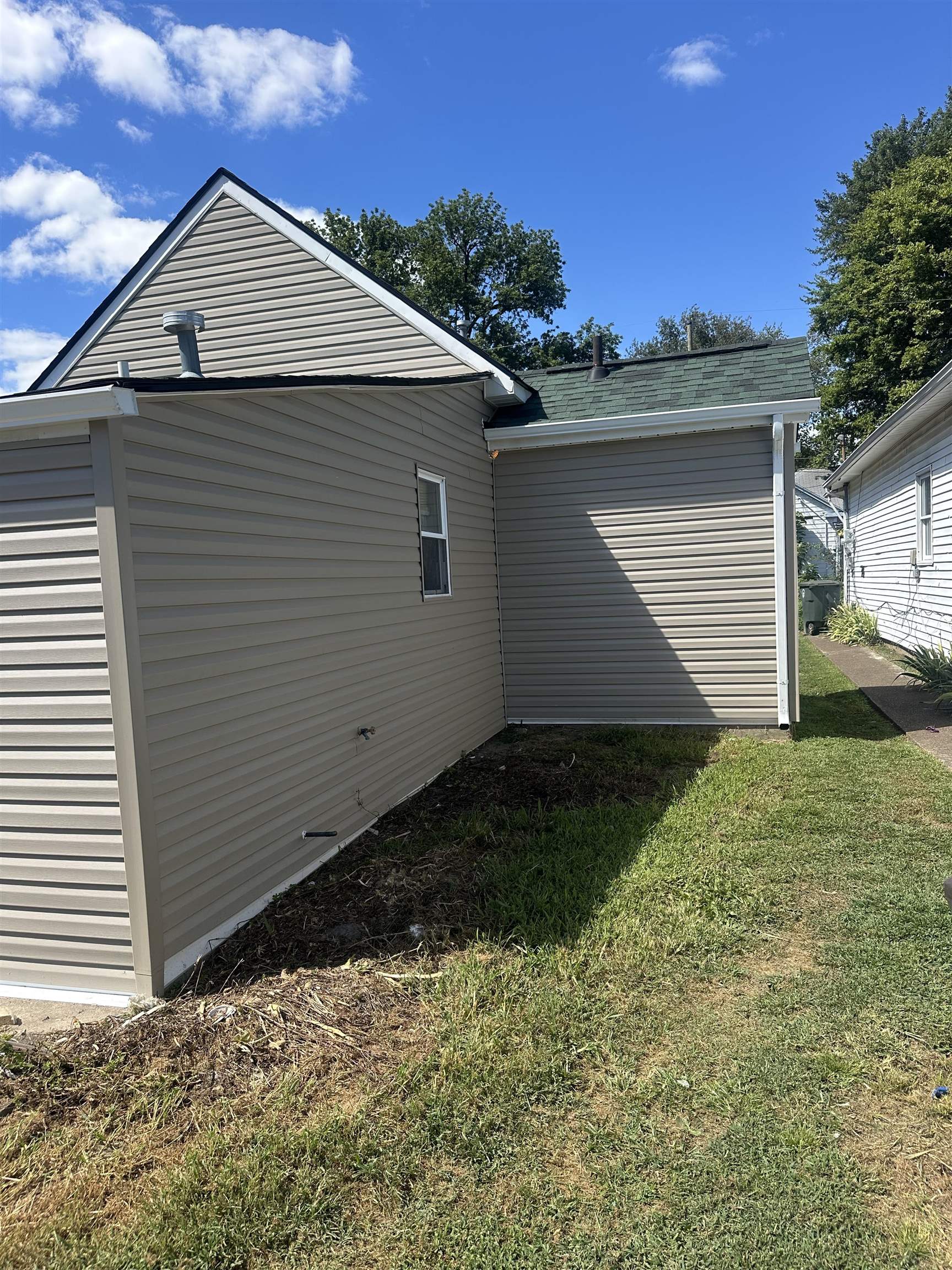 1536 20th St, Owensboro, Kentucky 42303, 2 Bedrooms Bedrooms, ,1 BathroomBathrooms,Single Family Residence,For Sale,20th St,92956