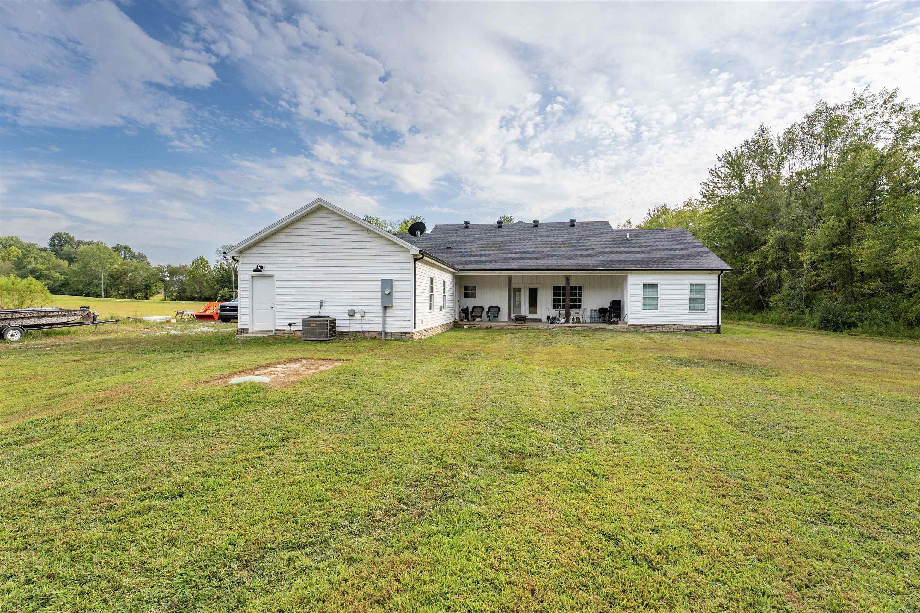 8835 Knottsville Mt. Zion Rd., Philpot, Kentucky 42366, 5 Bedrooms Bedrooms, ,4 BathroomsBathrooms,Single Family Residence,For Sale,Knottsville Mt. Zion Rd.,92961