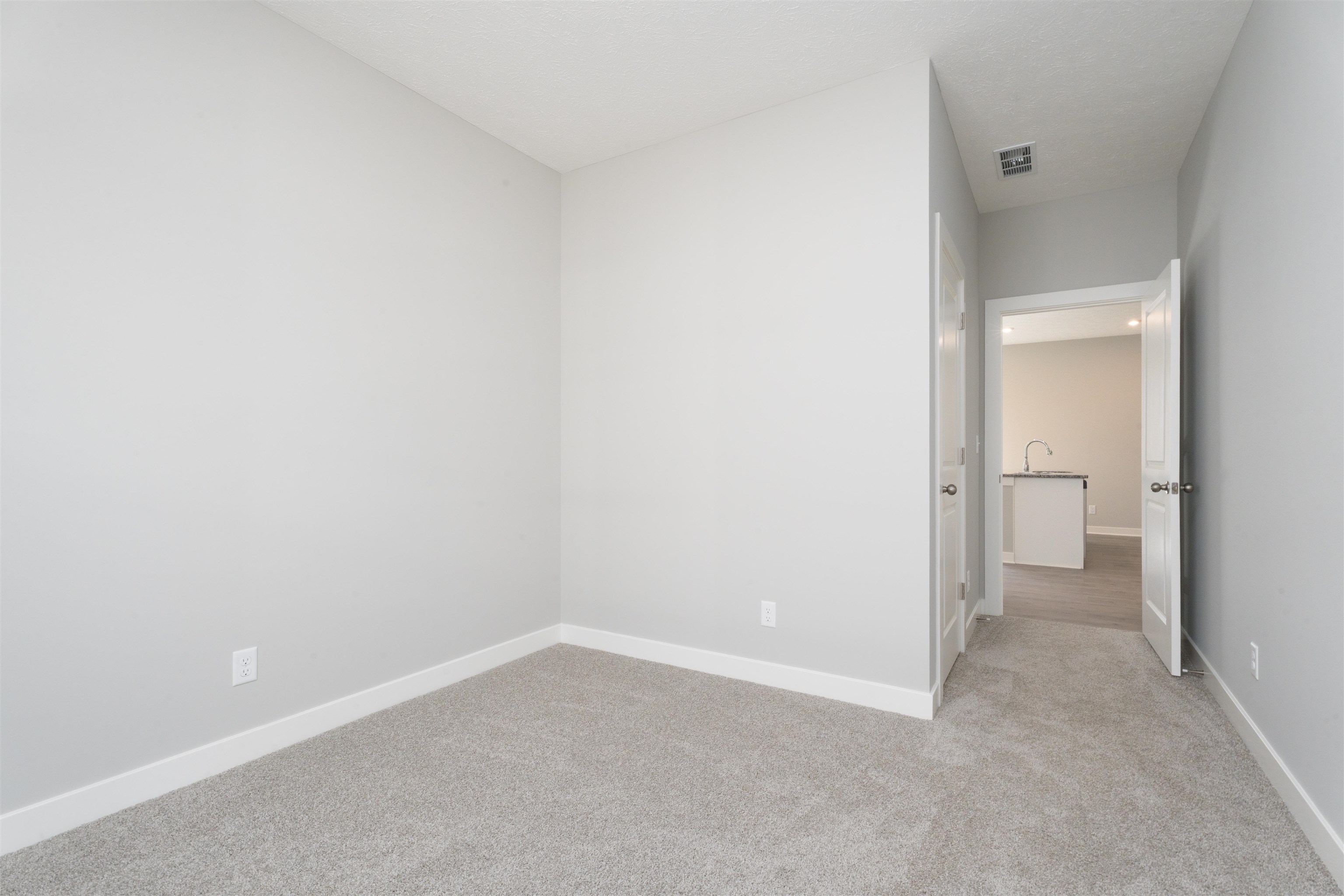 570 Alabaster Lane, Owensboro, Kentucky 42301, 3 Bedrooms Bedrooms, ,2 BathroomsBathrooms,Single Family Residence,For Sale,Alabaster Lane,92997