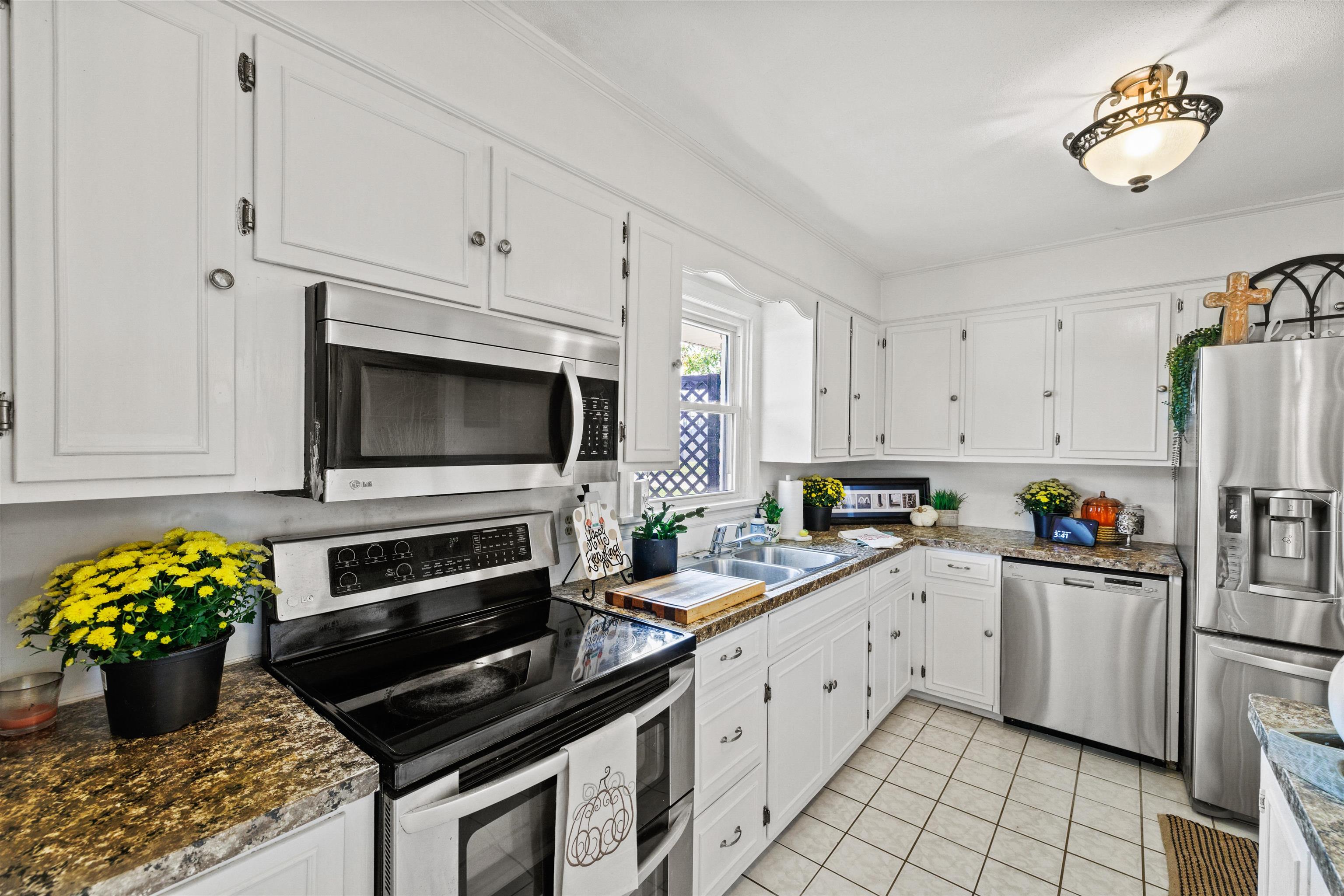 1122 Halifax Drive, Owensboro, Kentucky 42301, 3 Bedrooms Bedrooms, ,2 BathroomsBathrooms,Single Family Residence,For Sale,Halifax Drive,93061