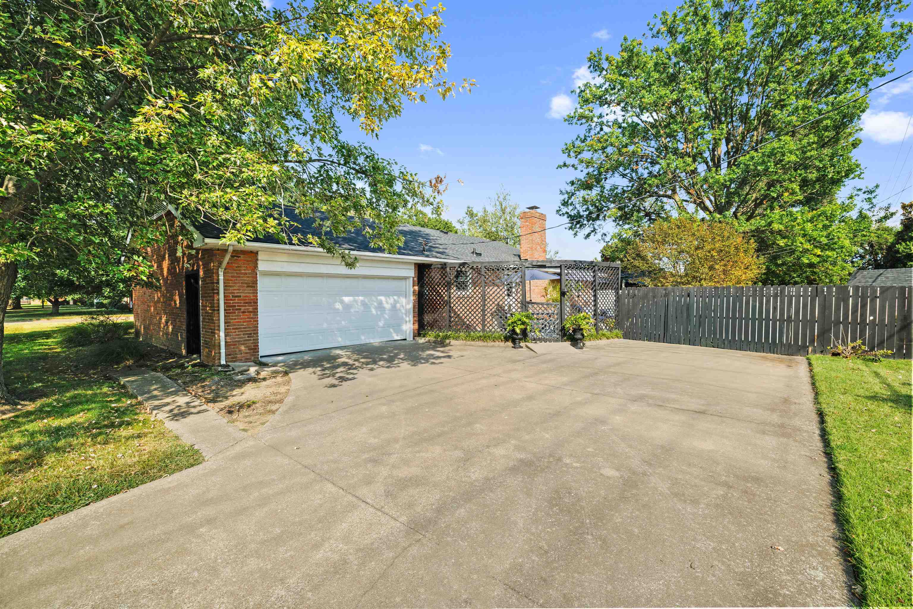 1122 Halifax Drive, Owensboro, Kentucky 42301, 3 Bedrooms Bedrooms, ,2 BathroomsBathrooms,Single Family Residence,For Sale,Halifax Drive,93061