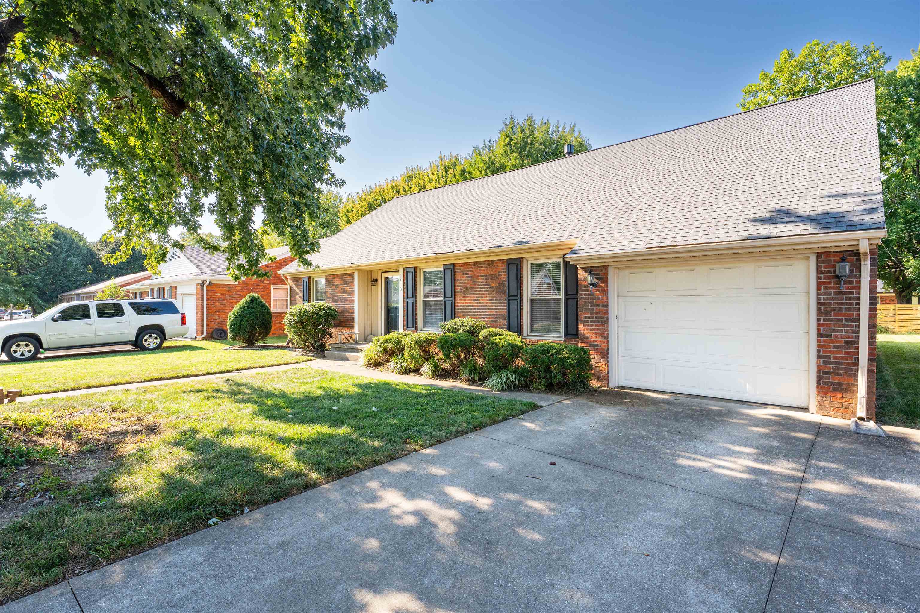 1413 Tamarack Rd, Owensboro, Kentucky 42301, 5 Bedrooms Bedrooms, ,2 BathroomsBathrooms,Single Family Residence,For Sale,Tamarack Rd,93065