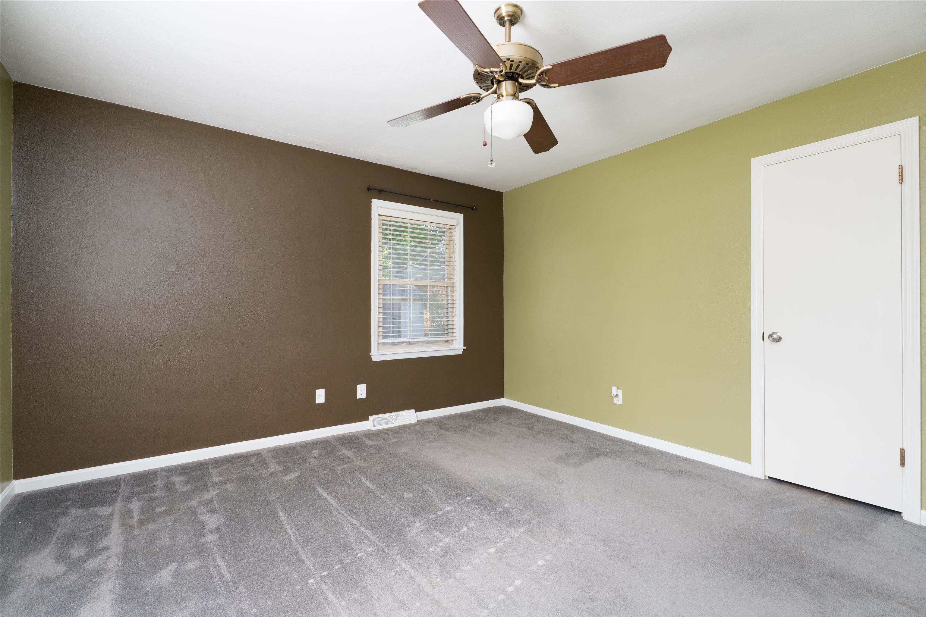 1413 Tamarack Rd, Owensboro, Kentucky 42301, 5 Bedrooms Bedrooms, ,2 BathroomsBathrooms,Single Family Residence,For Sale,Tamarack Rd,93065