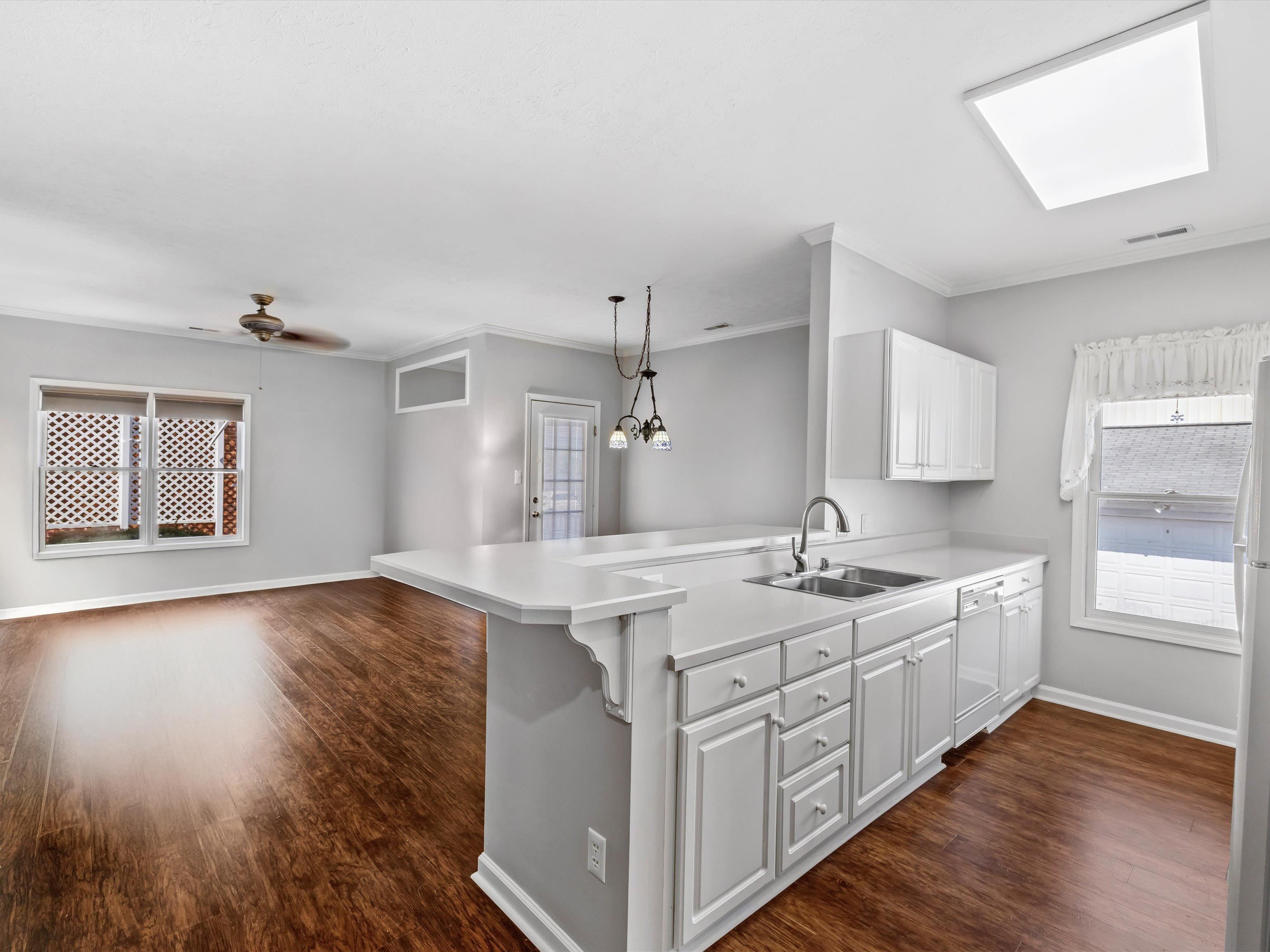 921 1st Street, Owensboro, Kentucky 42301-0687, 2 Bedrooms Bedrooms, ,2 BathroomsBathrooms,Single Family Residence,For Sale,1st Street,93082