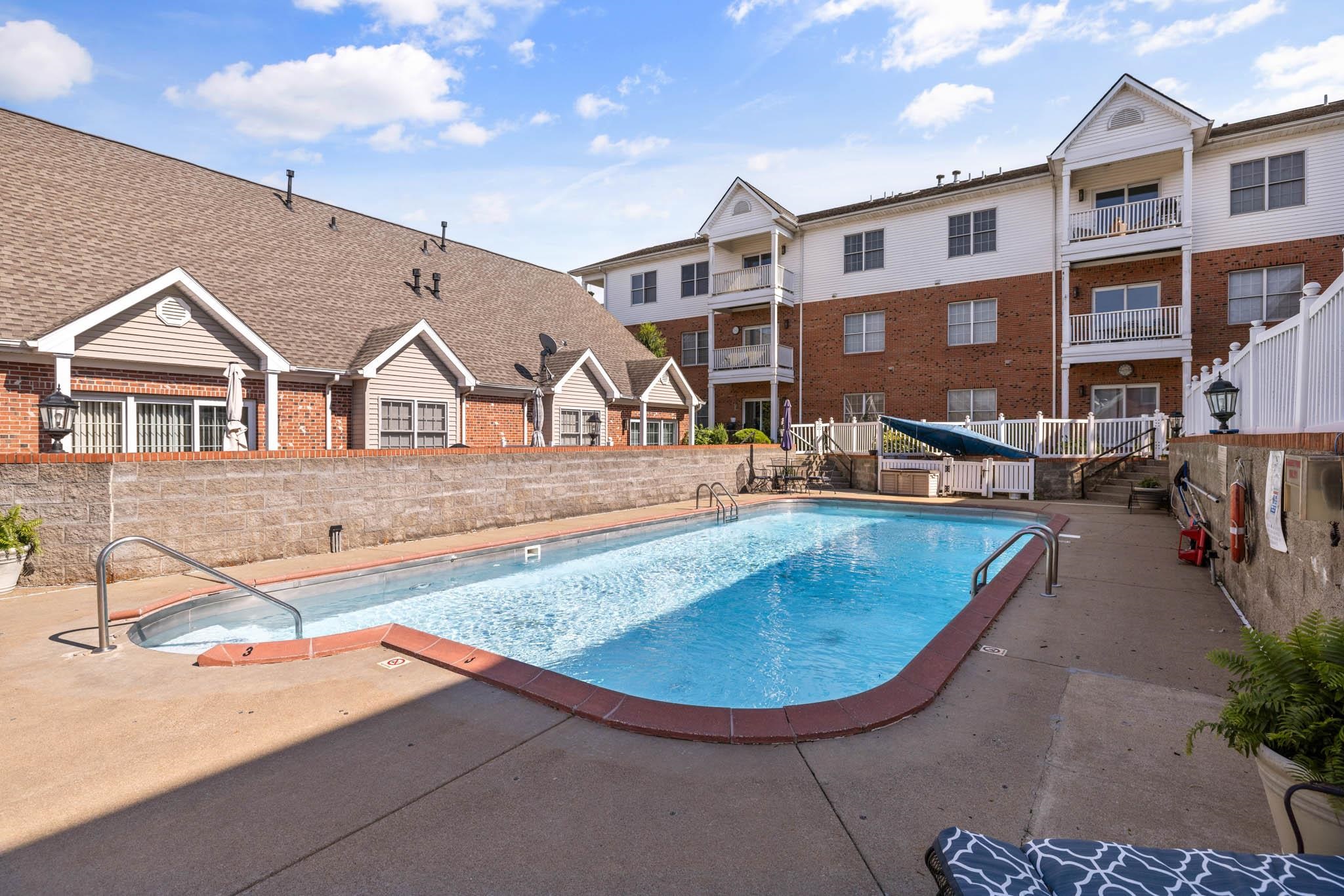 921 1st Street, Owensboro, Kentucky 42301-0687, 2 Bedrooms Bedrooms, ,2 BathroomsBathrooms,Single Family Residence,For Sale,1st Street,93082