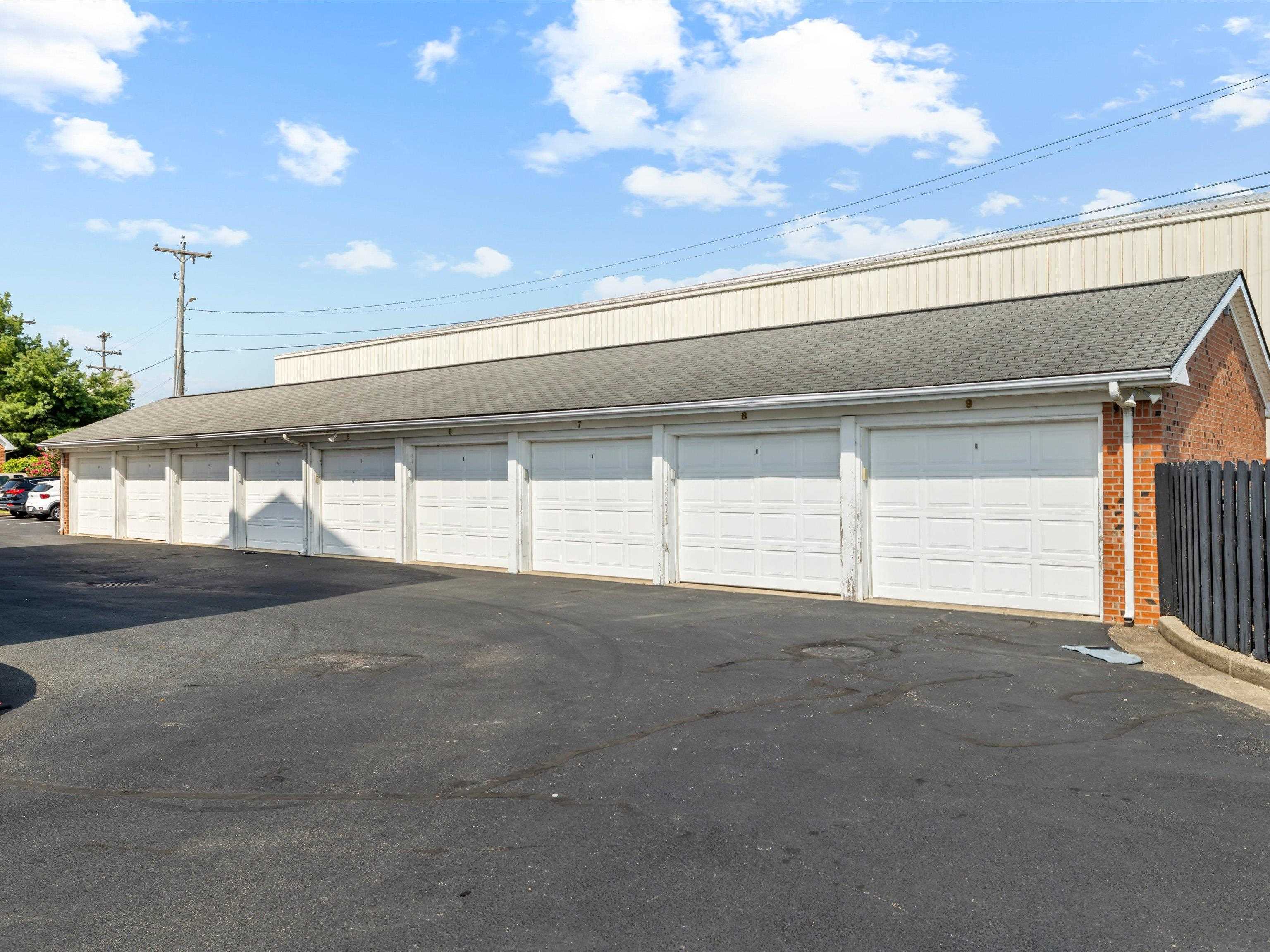 921 1st Street, Owensboro, Kentucky 42301-0687, 2 Bedrooms Bedrooms, ,2 BathroomsBathrooms,Single Family Residence,For Sale,1st Street,93082