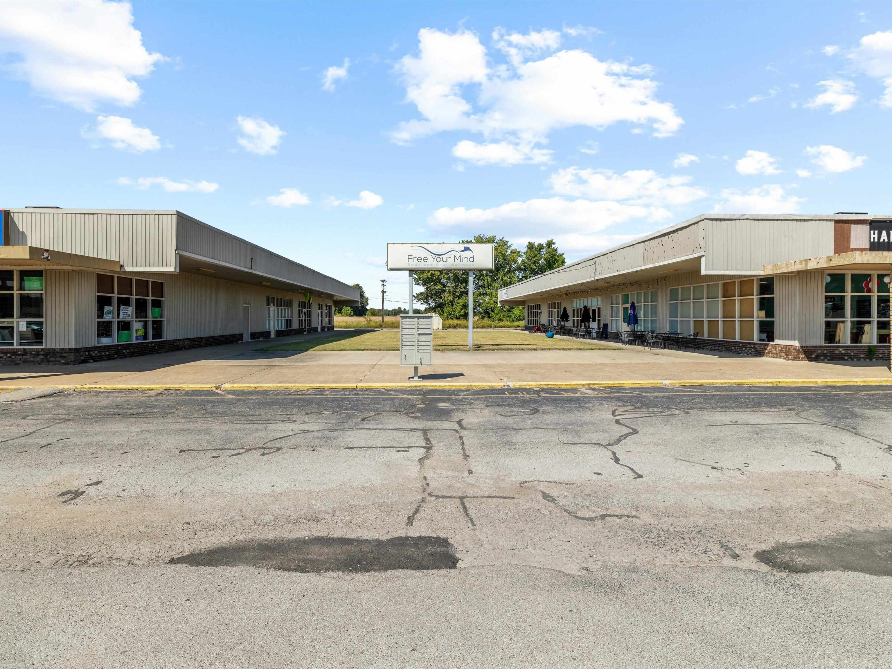 2845 Parrish Avenue, Owensboro, Kentucky 42301, ,Retail,For Sale,Parrish Avenue,93104