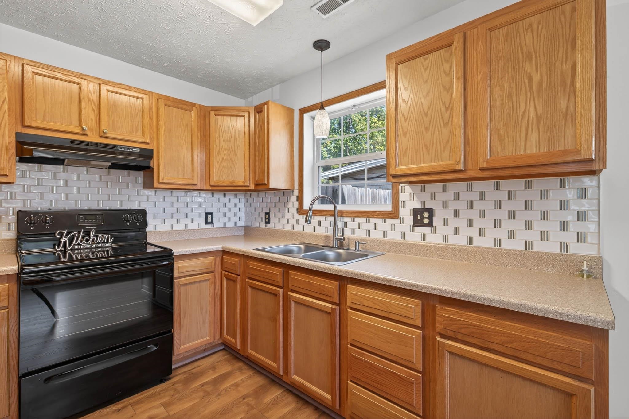 1605 Fifth Street, Owensboro, Kentucky 42301, 3 Bedrooms Bedrooms, ,1 BathroomBathrooms,Single Family Residence,For Sale,Fifth Street,93199