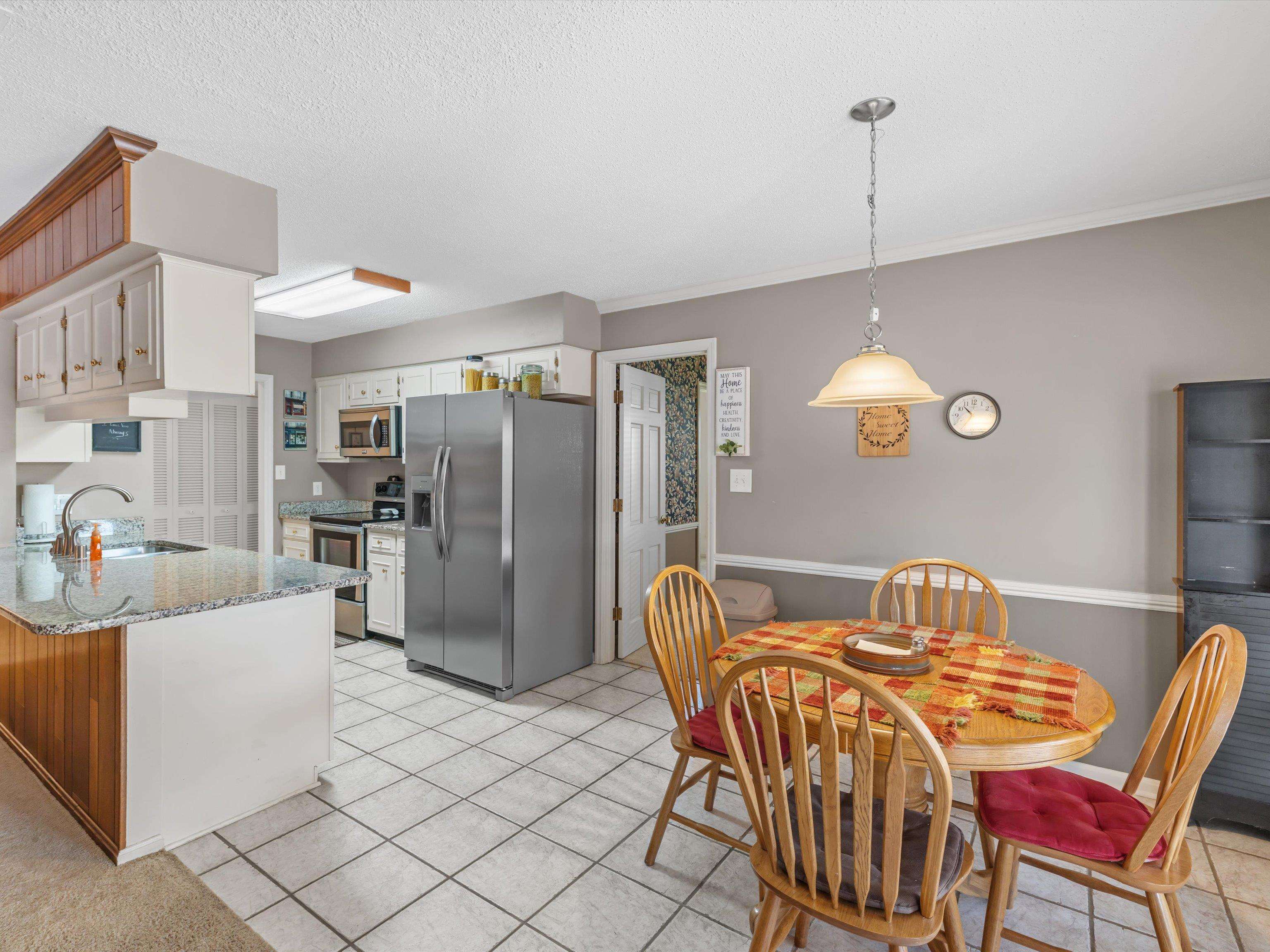 1635 Forrest Ln, Owensboro, Kentucky 42301, 4 Bedrooms Bedrooms, ,2 BathroomsBathrooms,Single Family Residence,For Sale,Forrest Ln,93211