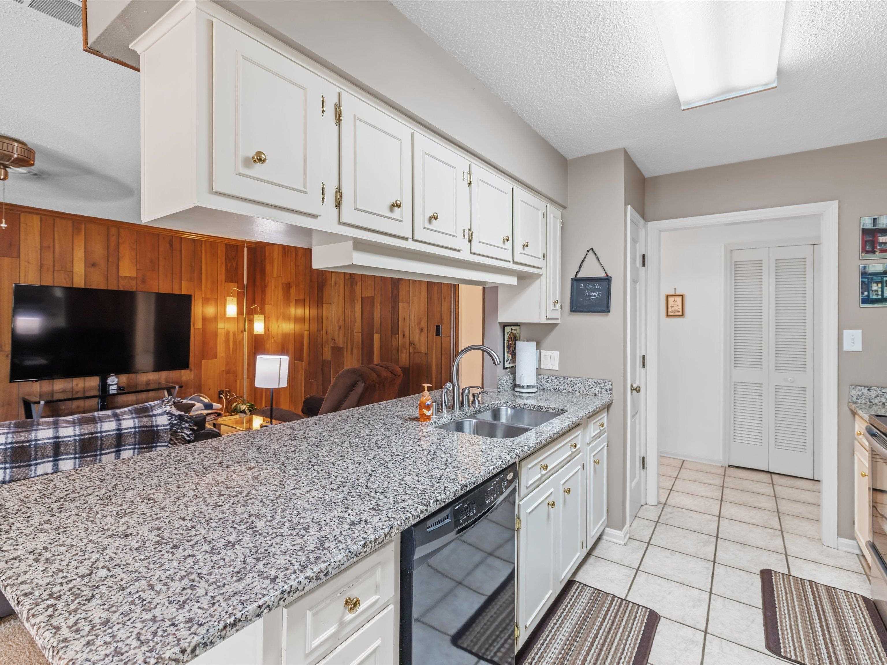 1635 Forrest Ln, Owensboro, Kentucky 42301, 4 Bedrooms Bedrooms, ,2 BathroomsBathrooms,Single Family Residence,For Sale,Forrest Ln,93211