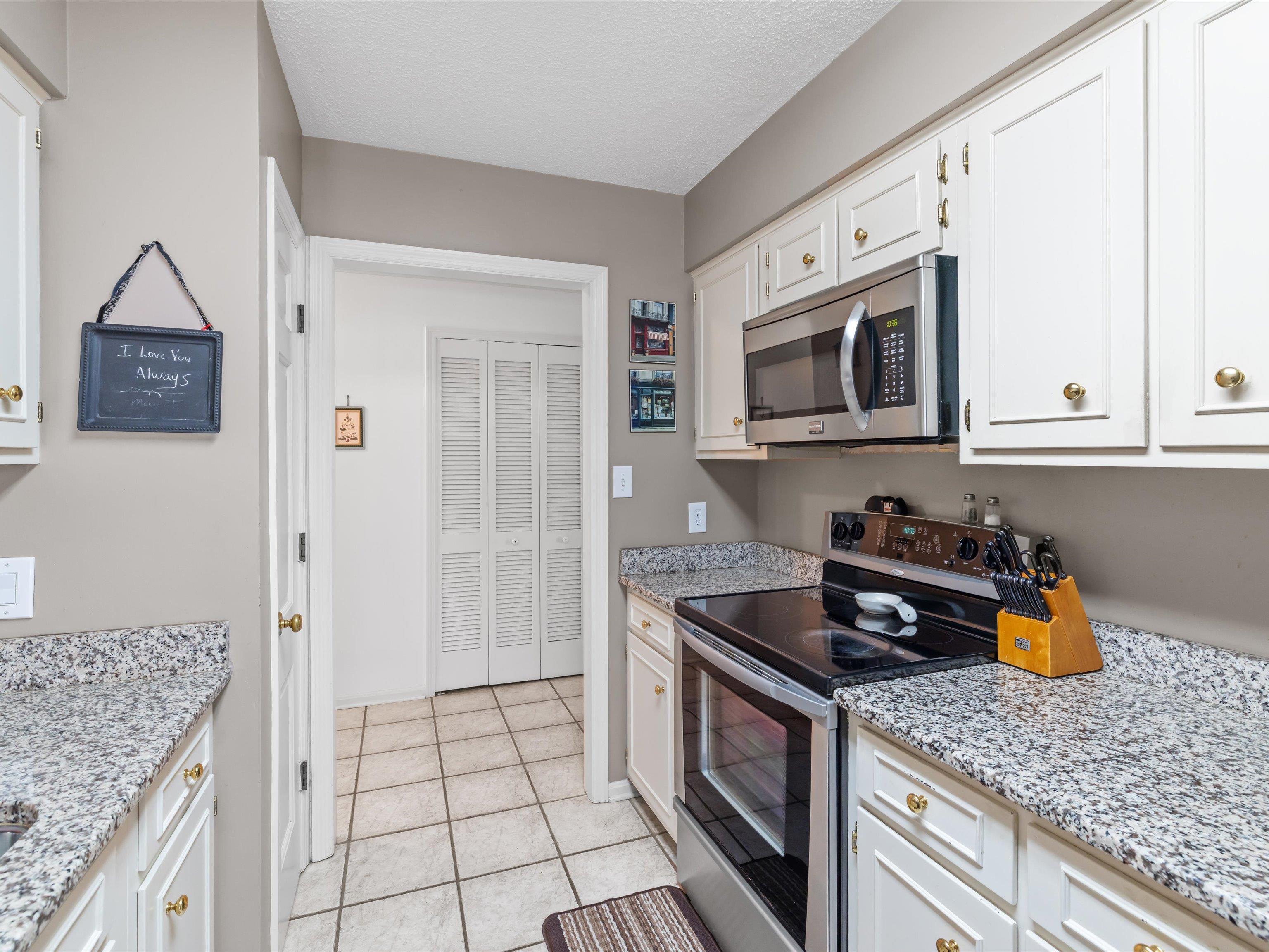 1635 Forrest Ln, Owensboro, Kentucky 42301, 4 Bedrooms Bedrooms, ,2 BathroomsBathrooms,Single Family Residence,For Sale,Forrest Ln,93211