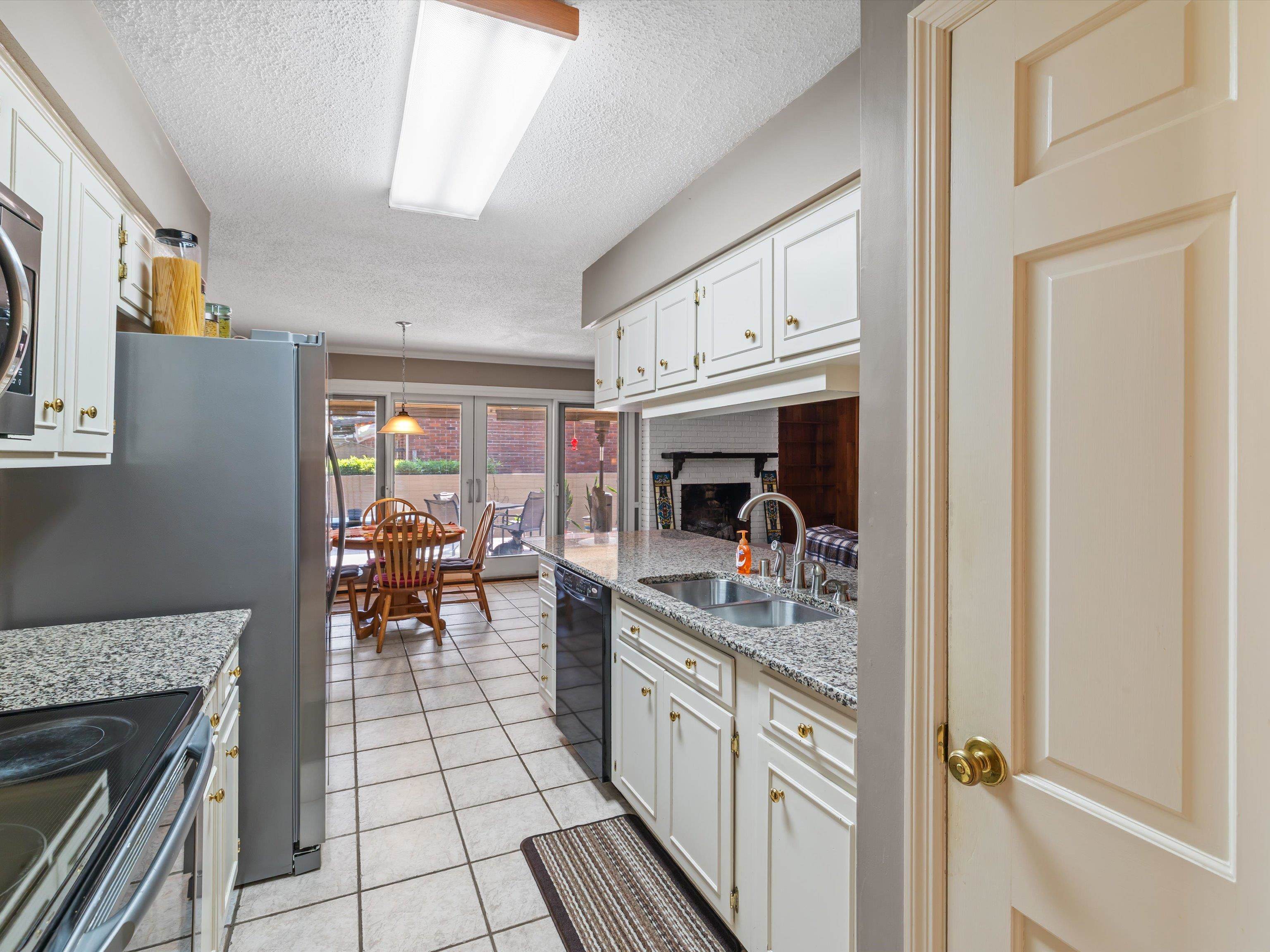 1635 Forrest Ln, Owensboro, Kentucky 42301, 4 Bedrooms Bedrooms, ,2 BathroomsBathrooms,Single Family Residence,For Sale,Forrest Ln,93211