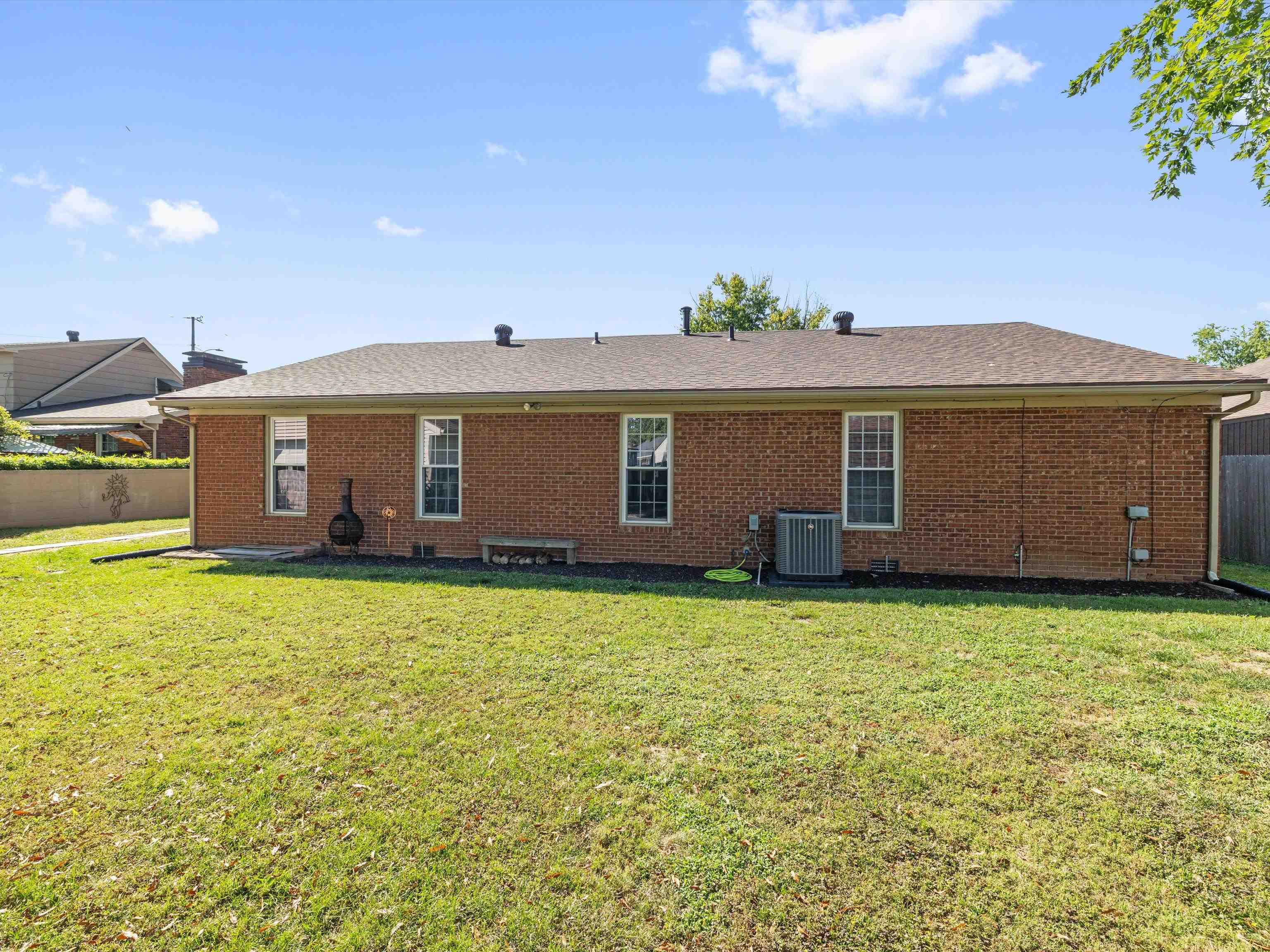 1635 Forrest Ln, Owensboro, Kentucky 42301, 4 Bedrooms Bedrooms, ,2 BathroomsBathrooms,Single Family Residence,For Sale,Forrest Ln,93211