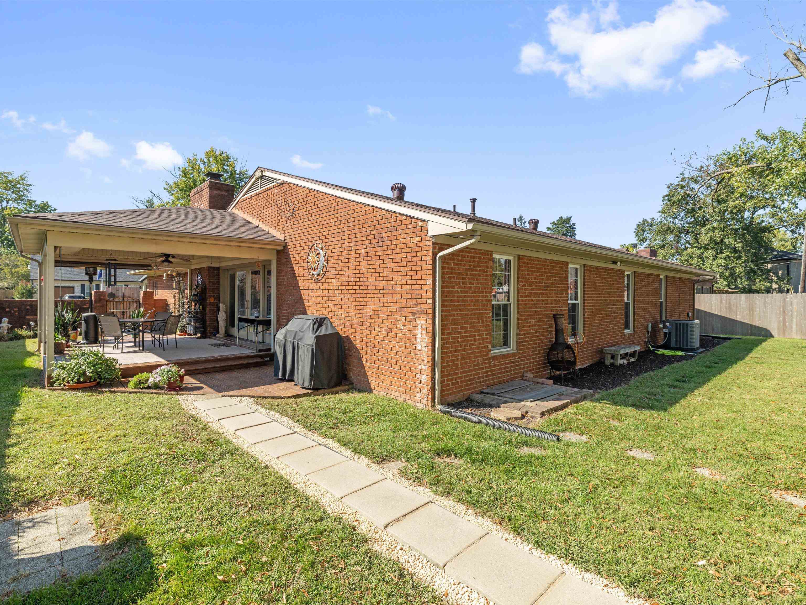 1635 Forrest Ln, Owensboro, Kentucky 42301, 4 Bedrooms Bedrooms, ,2 BathroomsBathrooms,Single Family Residence,For Sale,Forrest Ln,93211