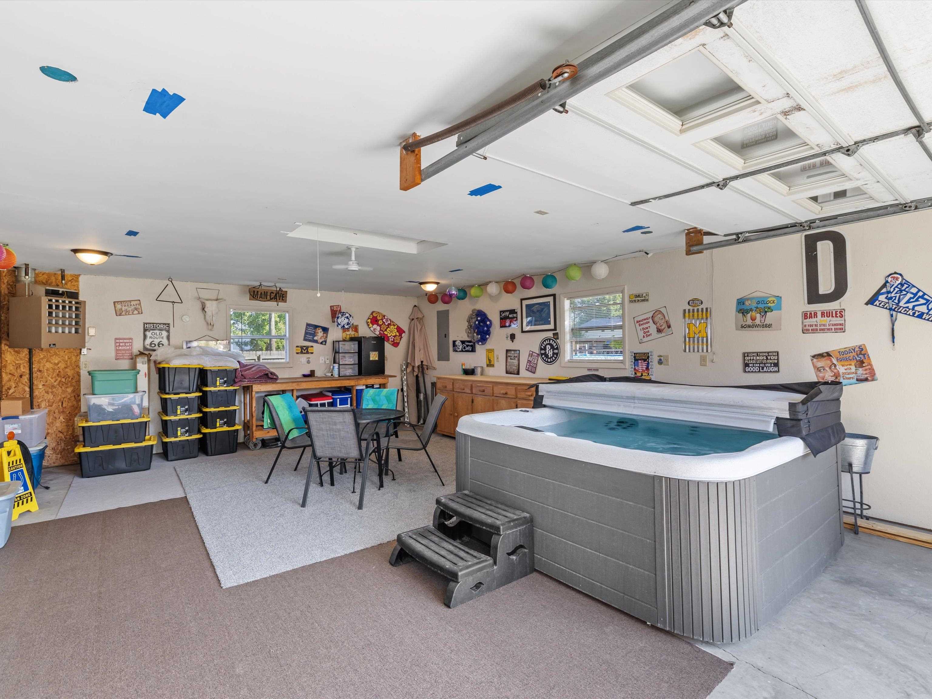 1635 Forrest Ln, Owensboro, Kentucky 42301, 4 Bedrooms Bedrooms, ,2 BathroomsBathrooms,Single Family Residence,For Sale,Forrest Ln,93211