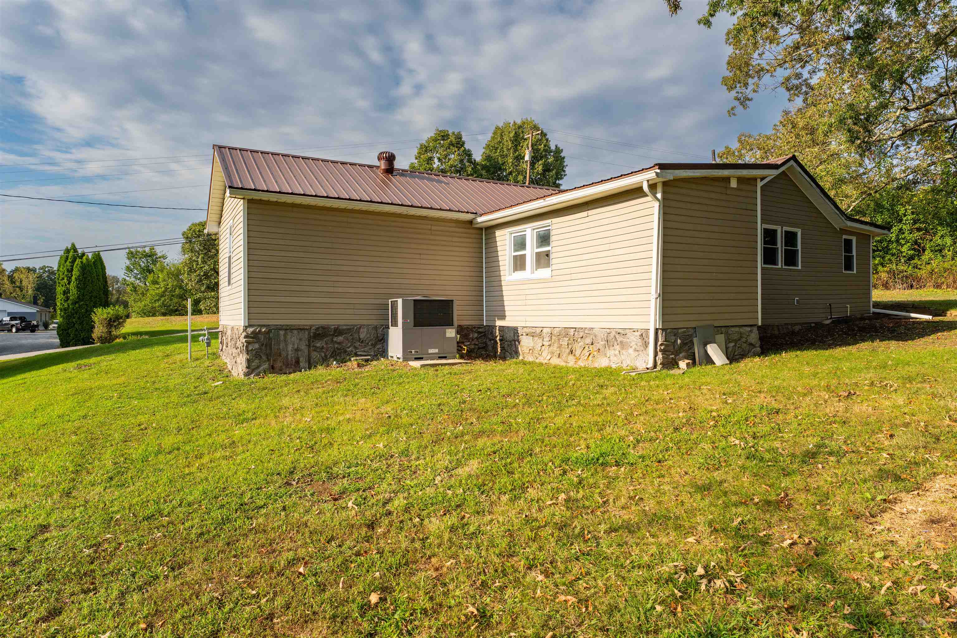 418 Richardson Rd, Greenville, Kentucky 42345, 3 Bedrooms Bedrooms, ,1 BathroomBathrooms,Single Family Residence,For Sale,Richardson Rd,93246