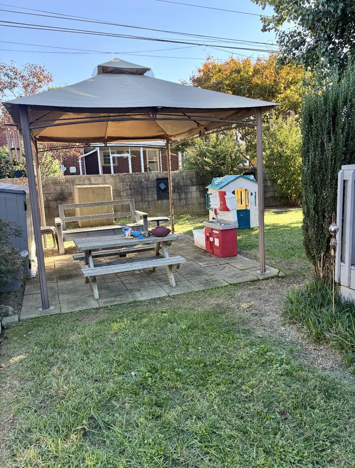 1212 Hill Ave, Owensboro, Kentucky 42301, 4 Bedrooms Bedrooms, ,2 BathroomsBathrooms,Single Family Residence,For Sale,Hill Ave,93276