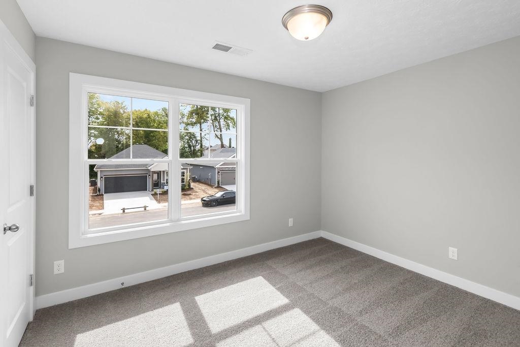 557 Alabaster Ln, Owensboro, Kentucky 42301, 3 Bedrooms Bedrooms, ,2 BathroomsBathrooms,Single Family Residence,For Sale,Alabaster Ln,93284