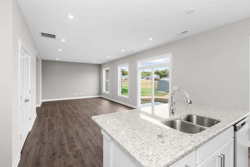 557 Alabaster Ln, Owensboro, Kentucky 42301, 3 Bedrooms Bedrooms, ,2 BathroomsBathrooms,Single Family Residence,For Sale,Alabaster Ln,93284