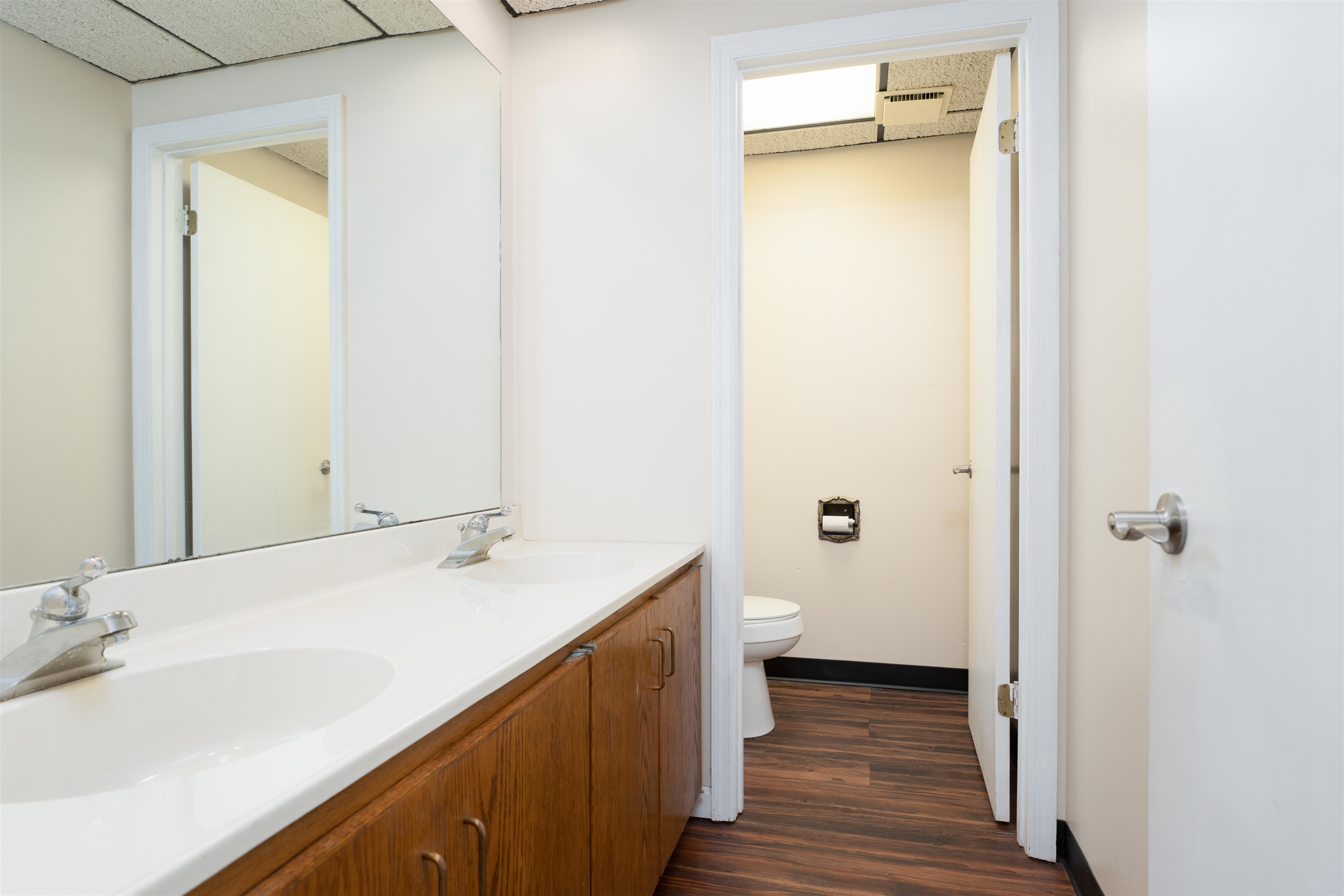 2816 Veach Rd Unit 107/108, Owensboro, Kentucky 42303, ,Mixed Use,For Sale,Veach Rd Unit 107/108,93286