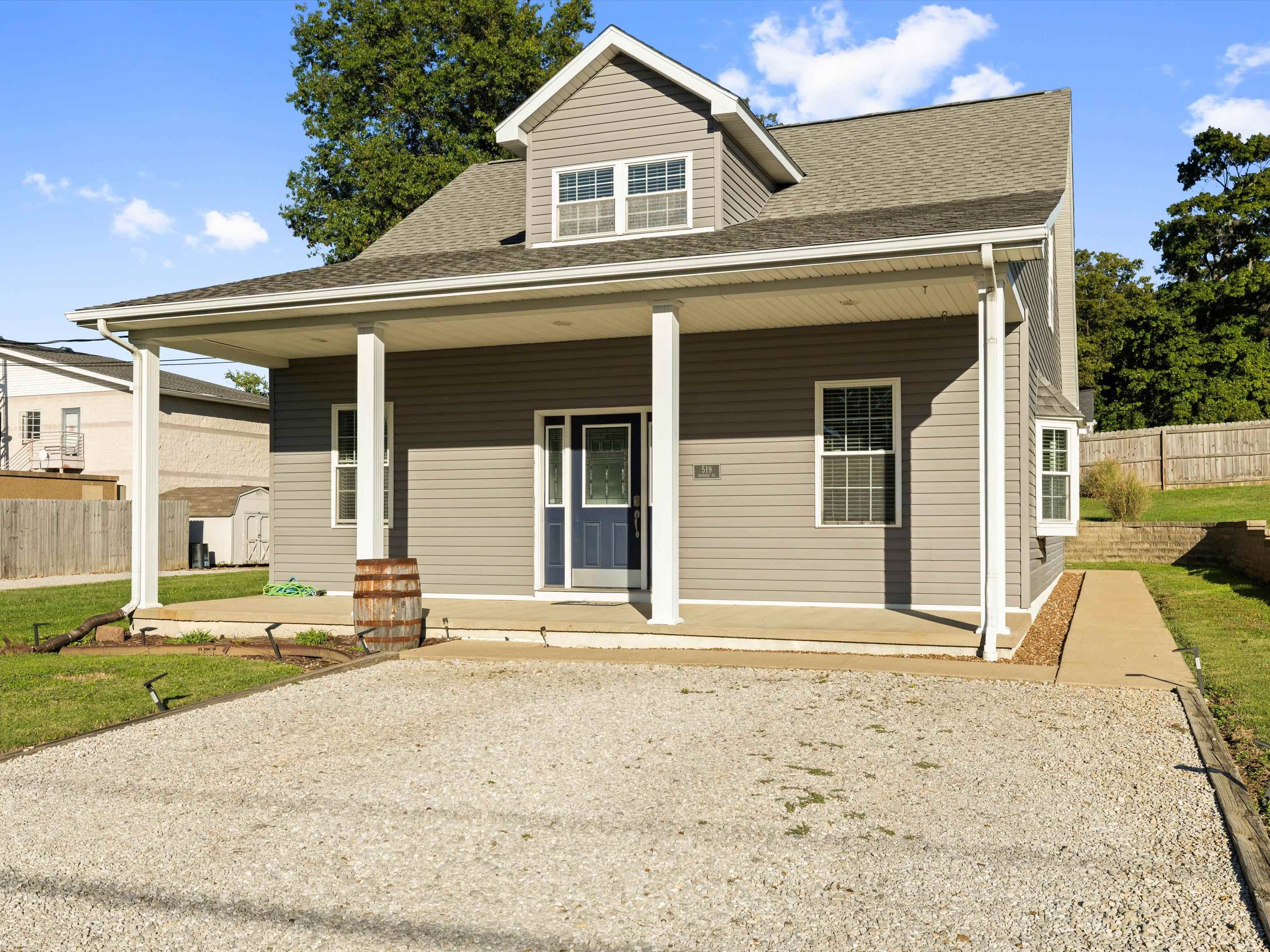 519 Monroe St, NEWBURGH, Indiana 47630-1221, 3 Bedrooms Bedrooms, ,2 BathroomsBathrooms,Single Family Residence,For Sale,Monroe St,93319