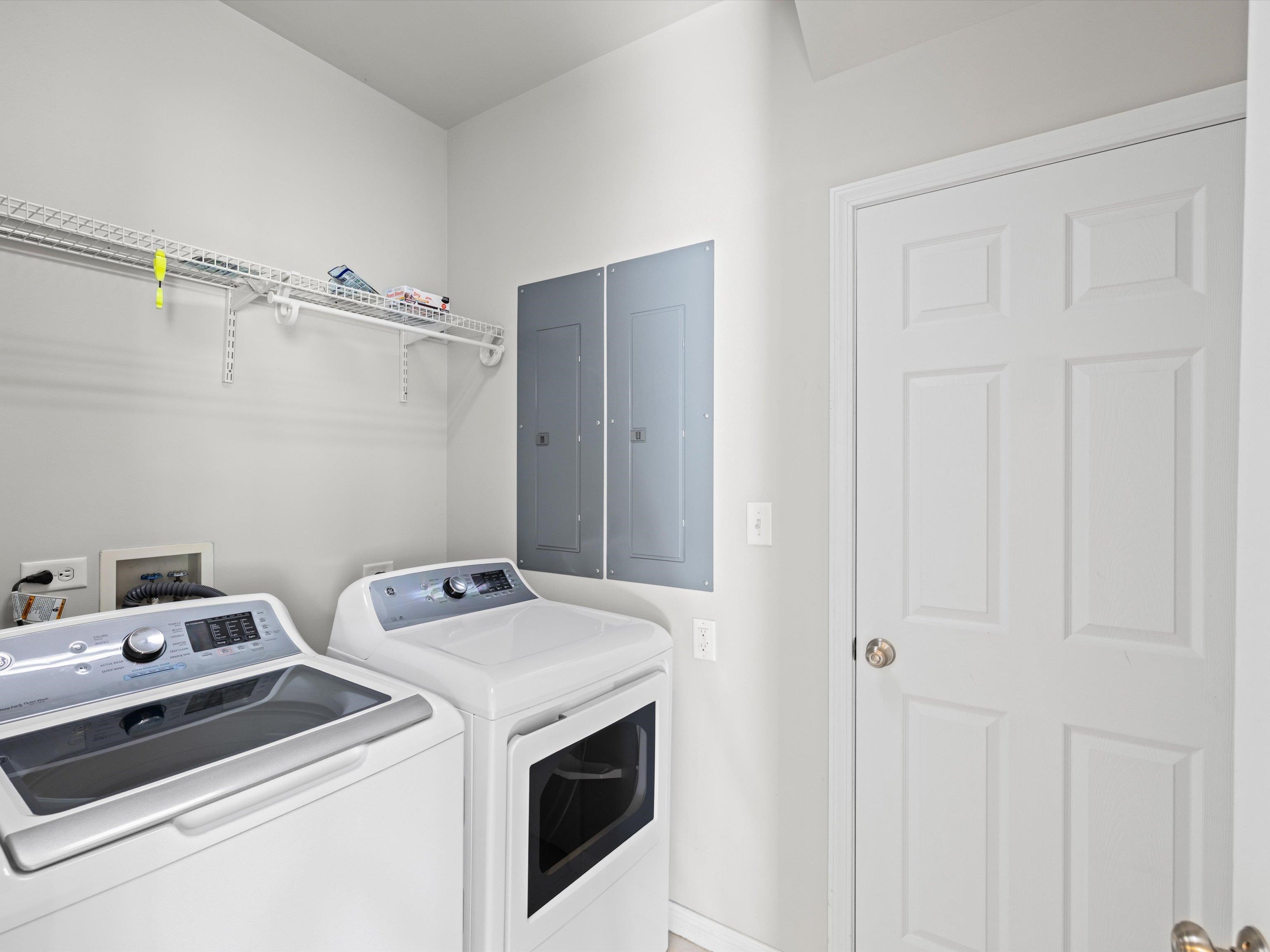 519 Monroe St, NEWBURGH, Indiana 47630-1221, 3 Bedrooms Bedrooms, ,2 BathroomsBathrooms,Single Family Residence,For Sale,Monroe St,93319