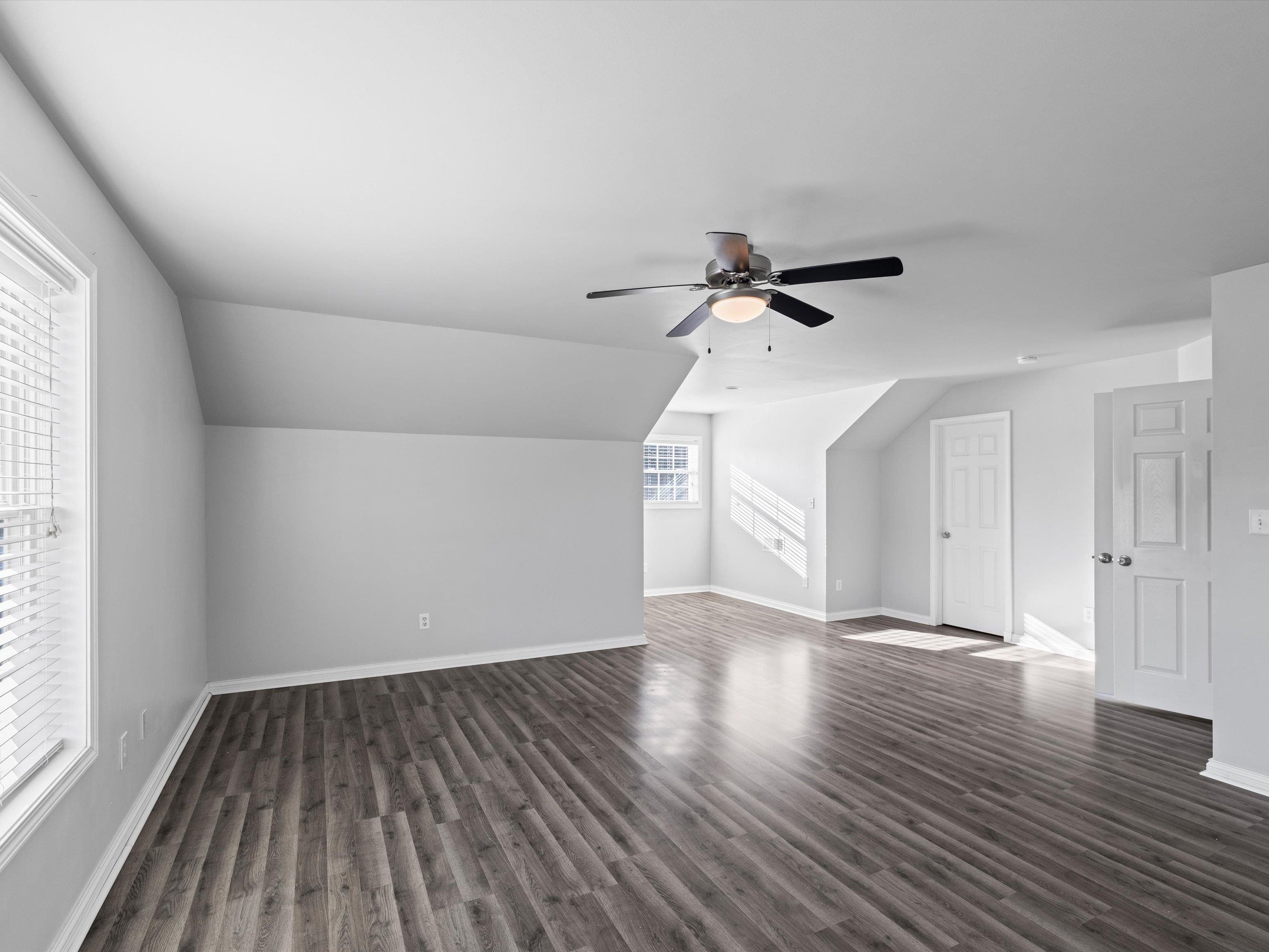 519 Monroe St, NEWBURGH, Indiana 47630-1221, 3 Bedrooms Bedrooms, ,2 BathroomsBathrooms,Single Family Residence,For Sale,Monroe St,93319