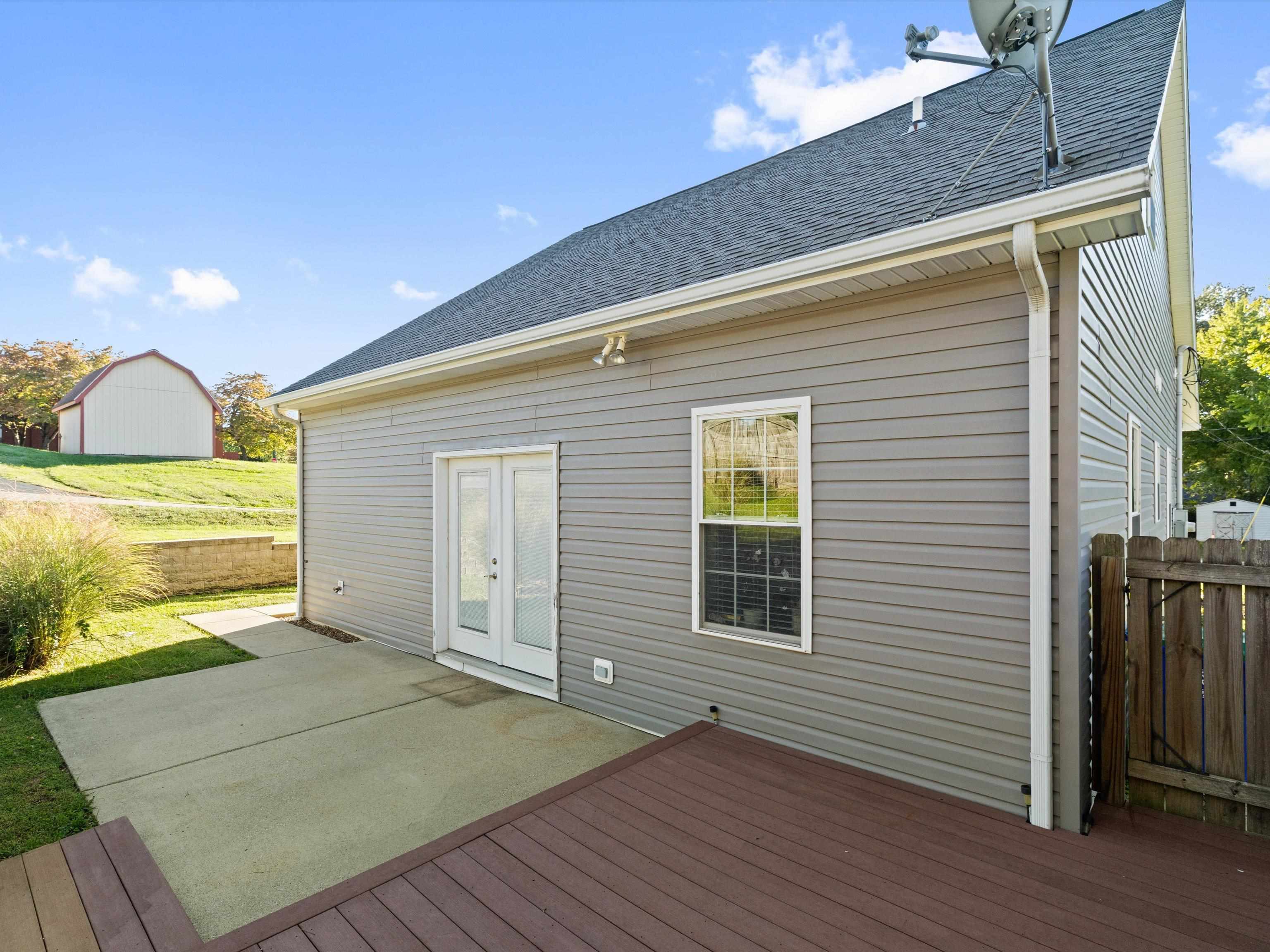 519 Monroe St, NEWBURGH, Indiana 47630-1221, 3 Bedrooms Bedrooms, ,2 BathroomsBathrooms,Single Family Residence,For Sale,Monroe St,93319