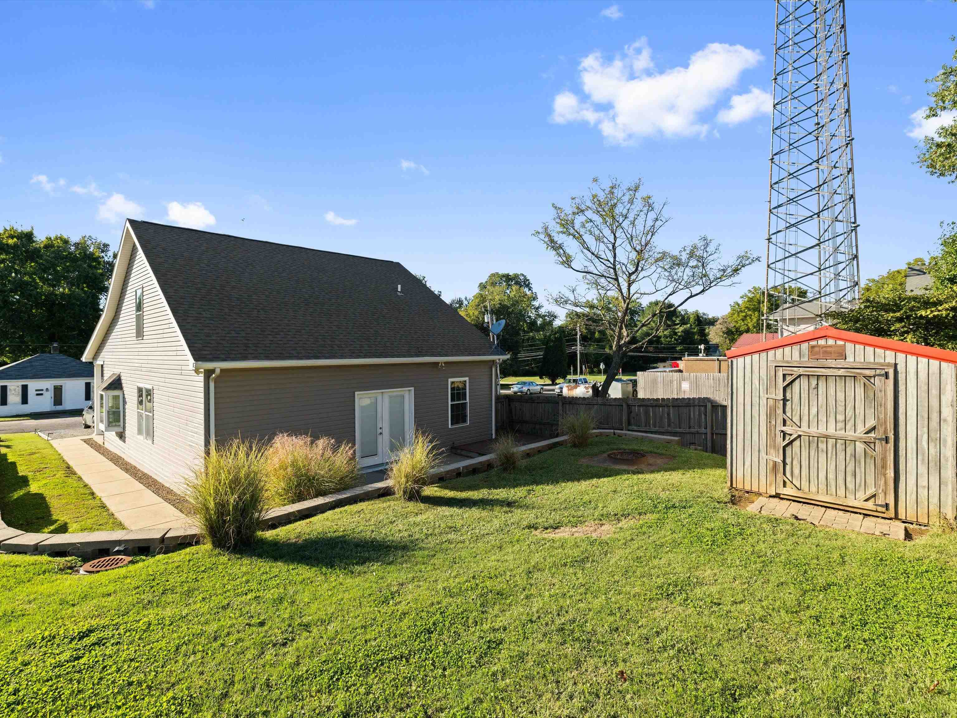 519 Monroe St, NEWBURGH, Indiana 47630-1221, 3 Bedrooms Bedrooms, ,2 BathroomsBathrooms,Single Family Residence,For Sale,Monroe St,93319