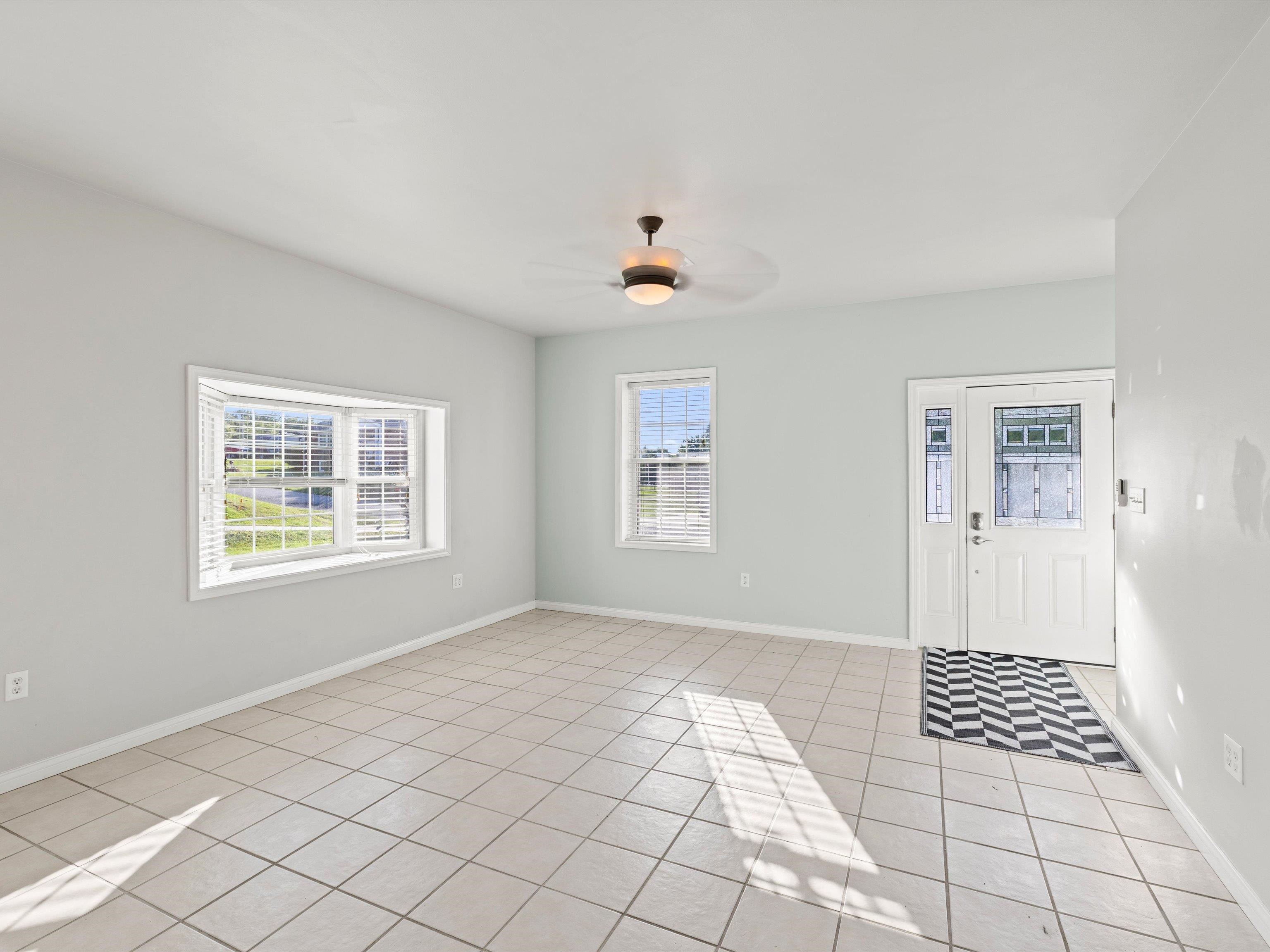 519 Monroe St, NEWBURGH, Indiana 47630-1221, 3 Bedrooms Bedrooms, ,2 BathroomsBathrooms,Single Family Residence,For Sale,Monroe St,93319