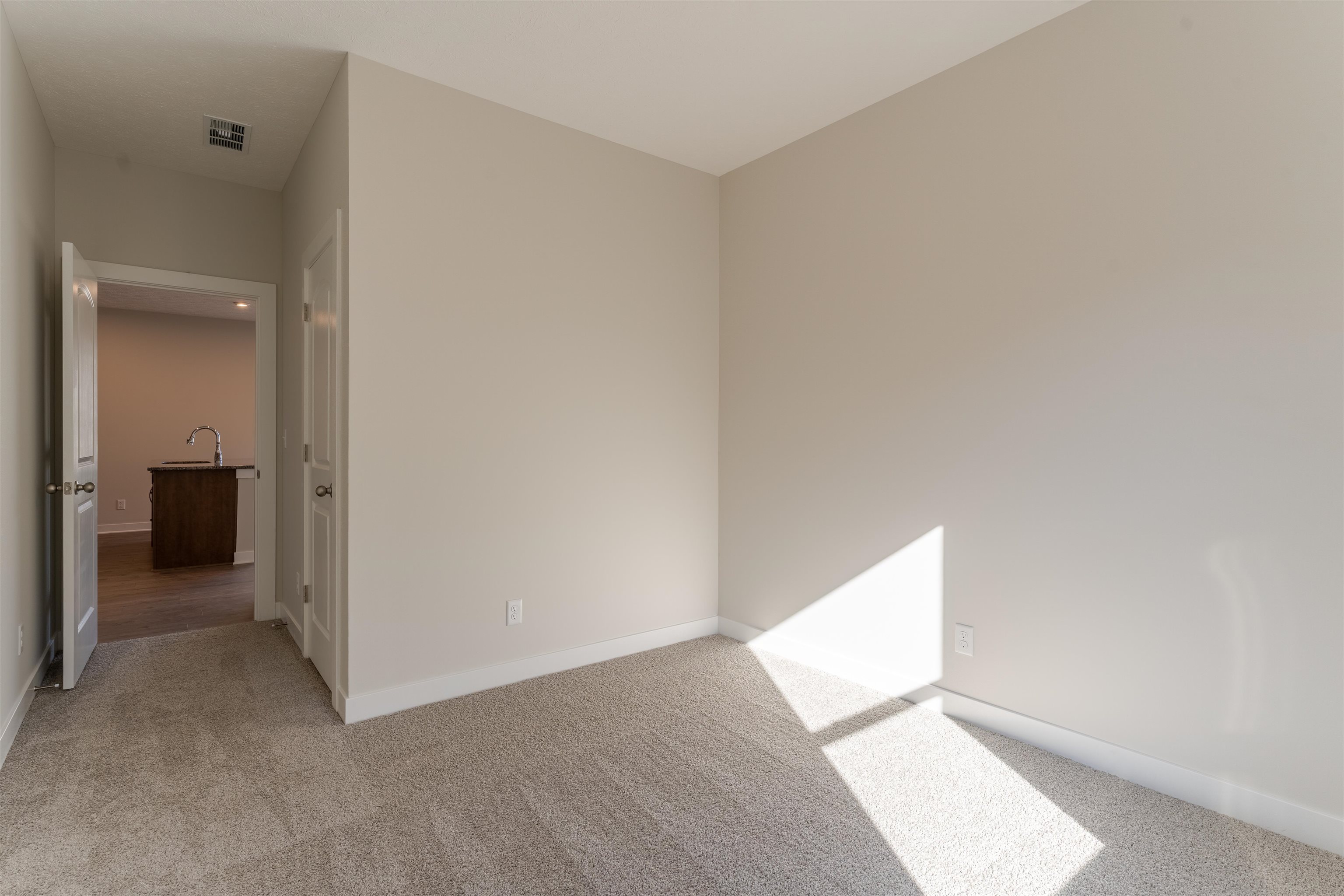 551 Alabaster Lane, Owensboro, Kentucky 42301, 3 Bedrooms Bedrooms, ,2 BathroomsBathrooms,Single Family Residence,For Sale,Alabaster Lane,93322