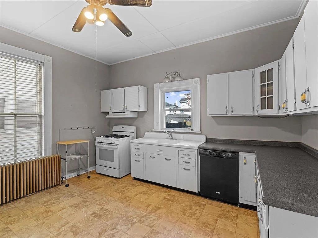 411 7th Street, Owensboro, Kentucky 42301, 3 Bedrooms Bedrooms, ,2 BathroomsBathrooms,Single Family Residence,For Sale,7th Street,93334