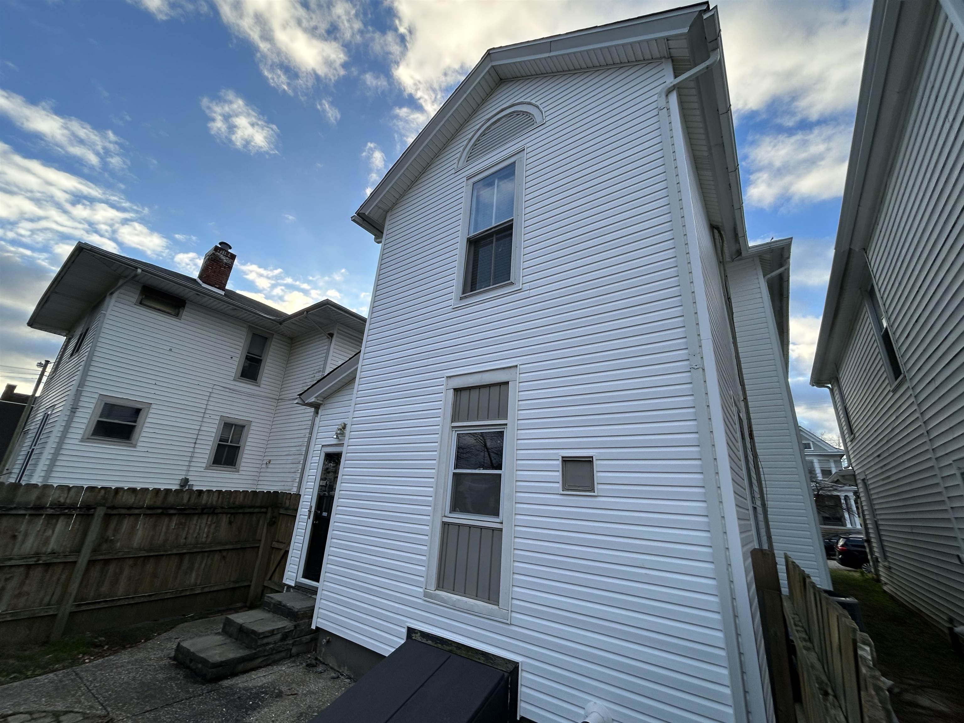 411 7th Street, Owensboro, Kentucky 42301, 3 Bedrooms Bedrooms, ,2 BathroomsBathrooms,Single Family Residence,For Sale,7th Street,93334