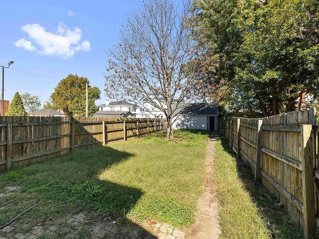 411 7th Street, Owensboro, Kentucky 42301, 3 Bedrooms Bedrooms, ,2 BathroomsBathrooms,Single Family Residence,For Sale,7th Street,93334