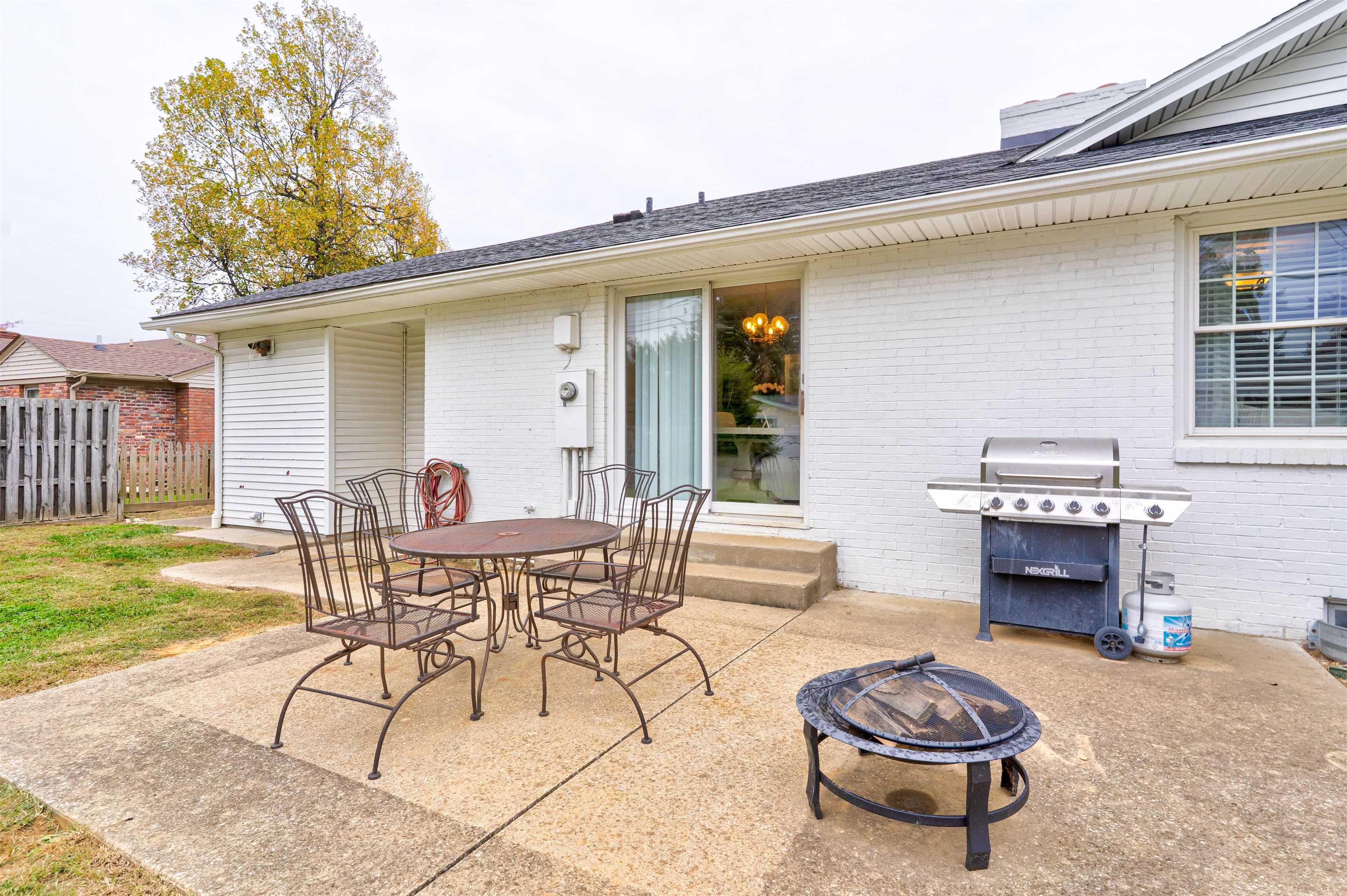 2816 Tanglewood Dr, Owensboro, Kentucky 42303, 3 Bedrooms Bedrooms, ,2 BathroomsBathrooms,Single Family Residence,For Sale,Tanglewood Dr,93412