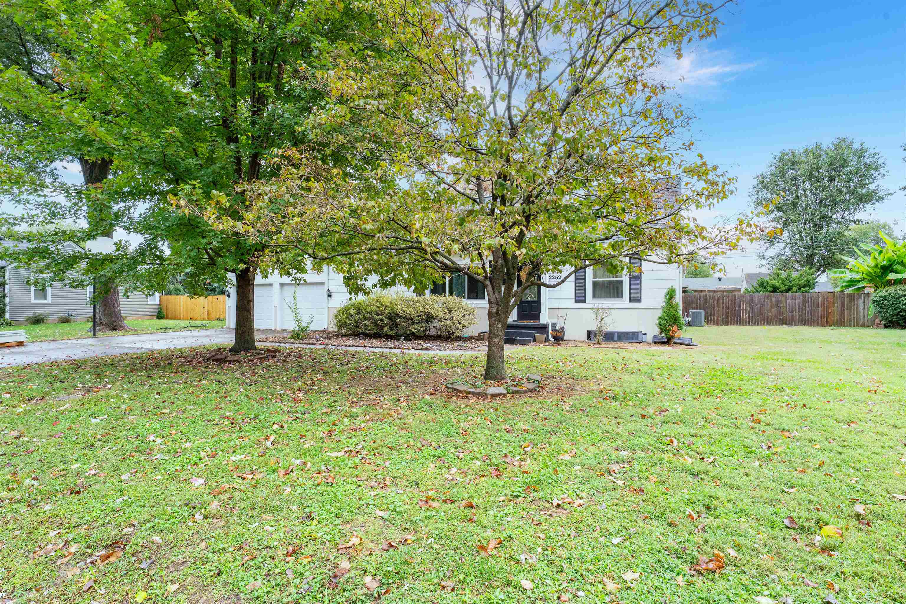 2252 York St S, Owensboro, Kentucky 42301, 4 Bedrooms Bedrooms, ,3 BathroomsBathrooms,Single Family Residence,For Sale,2252 York St S,93413