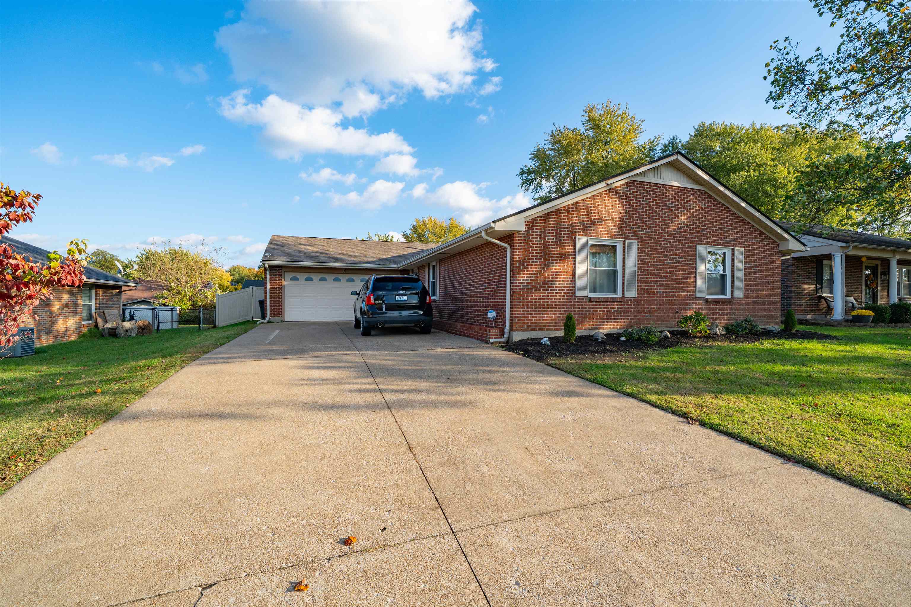2300 Southeastern Parkway, Owensboro, Kentucky 42303, 3 Bedrooms Bedrooms, ,2 BathroomsBathrooms,Single Family Residence,For Sale,Southeastern Parkway,93440
