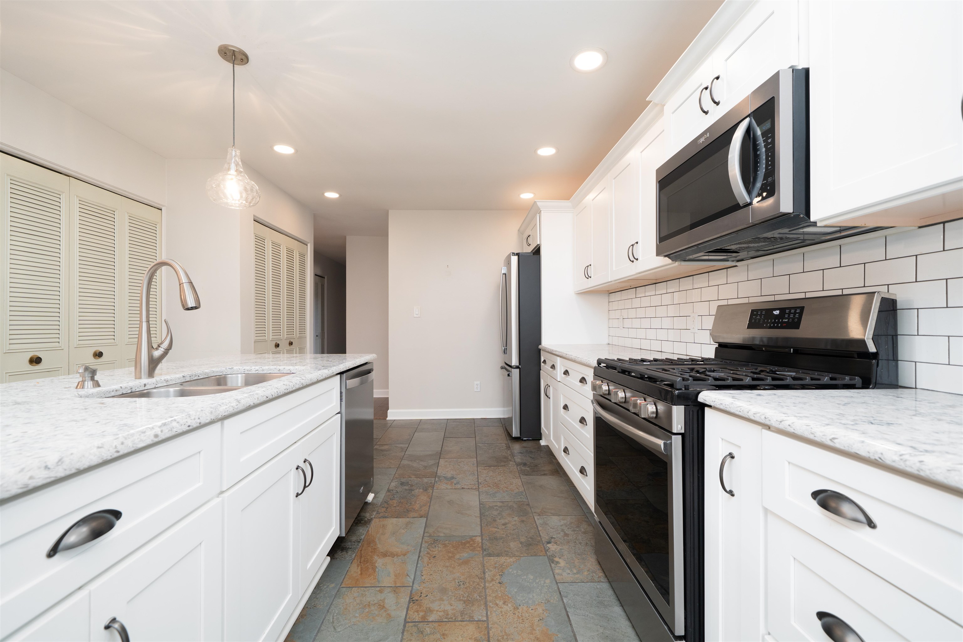 2300 Southeastern Parkway, Owensboro, Kentucky 42303, 3 Bedrooms Bedrooms, ,2 BathroomsBathrooms,Single Family Residence,For Sale,Southeastern Parkway,93440