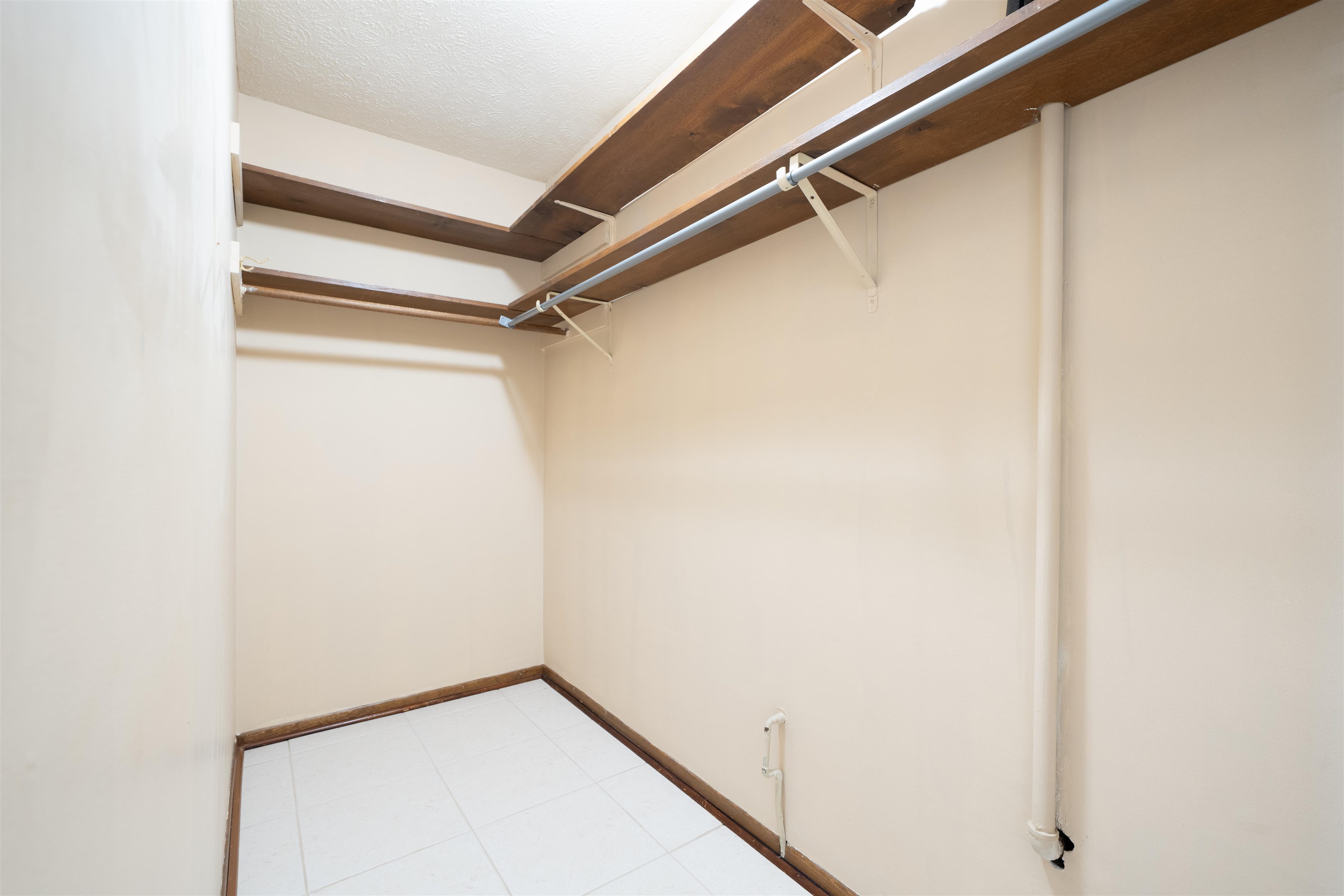 2300 Southeastern Parkway, Owensboro, Kentucky 42303, 3 Bedrooms Bedrooms, ,2 BathroomsBathrooms,Single Family Residence,For Sale,Southeastern Parkway,93440