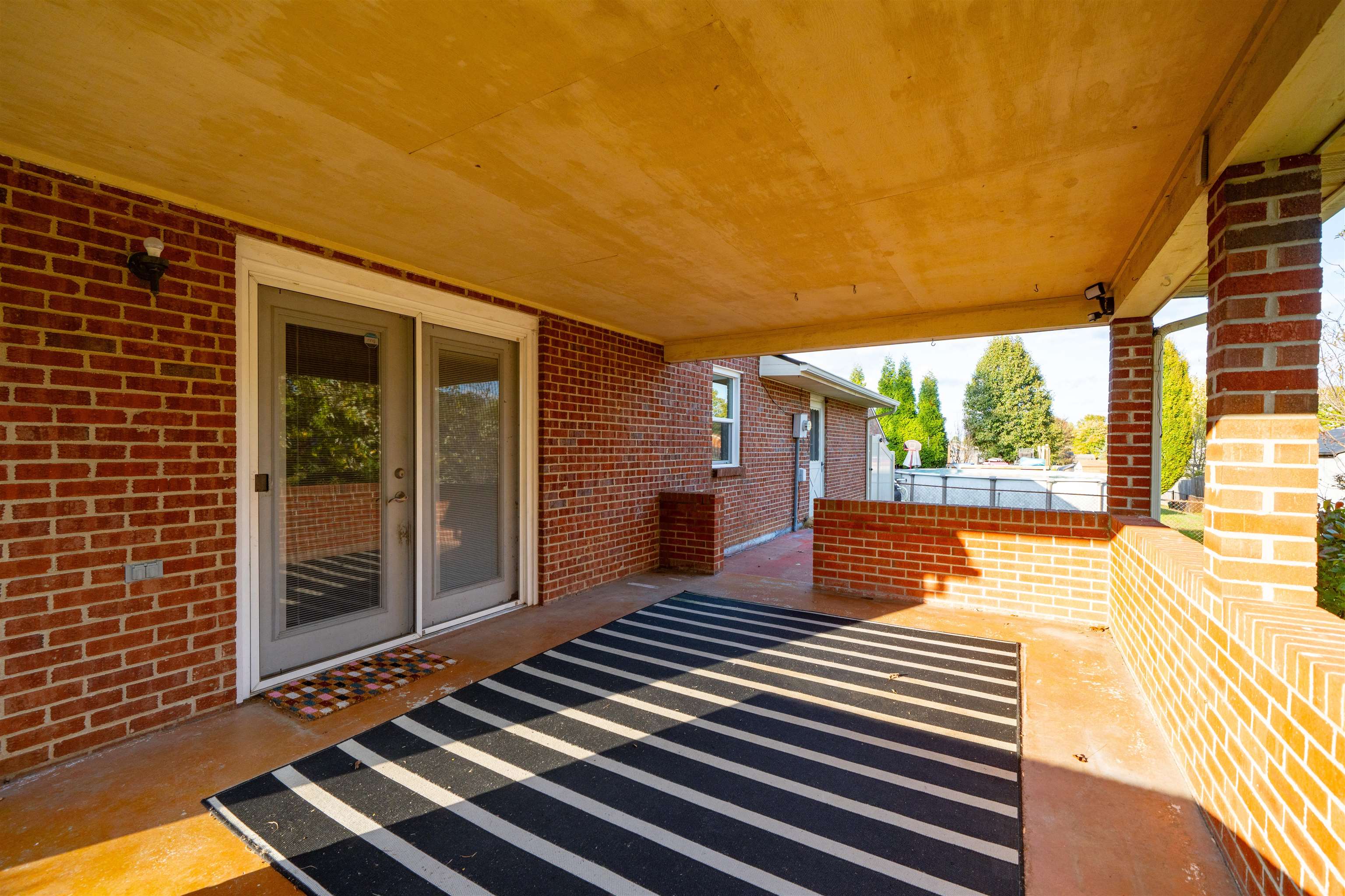 2300 Southeastern Parkway, Owensboro, Kentucky 42303, 3 Bedrooms Bedrooms, ,2 BathroomsBathrooms,Single Family Residence,For Sale,Southeastern Parkway,93440