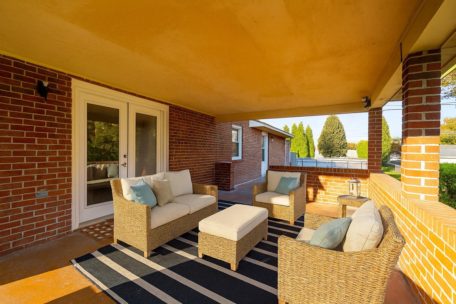 2300 Southeastern Parkway, Owensboro, Kentucky 42303, 3 Bedrooms Bedrooms, ,2 BathroomsBathrooms,Single Family Residence,For Sale,Southeastern Parkway,93440